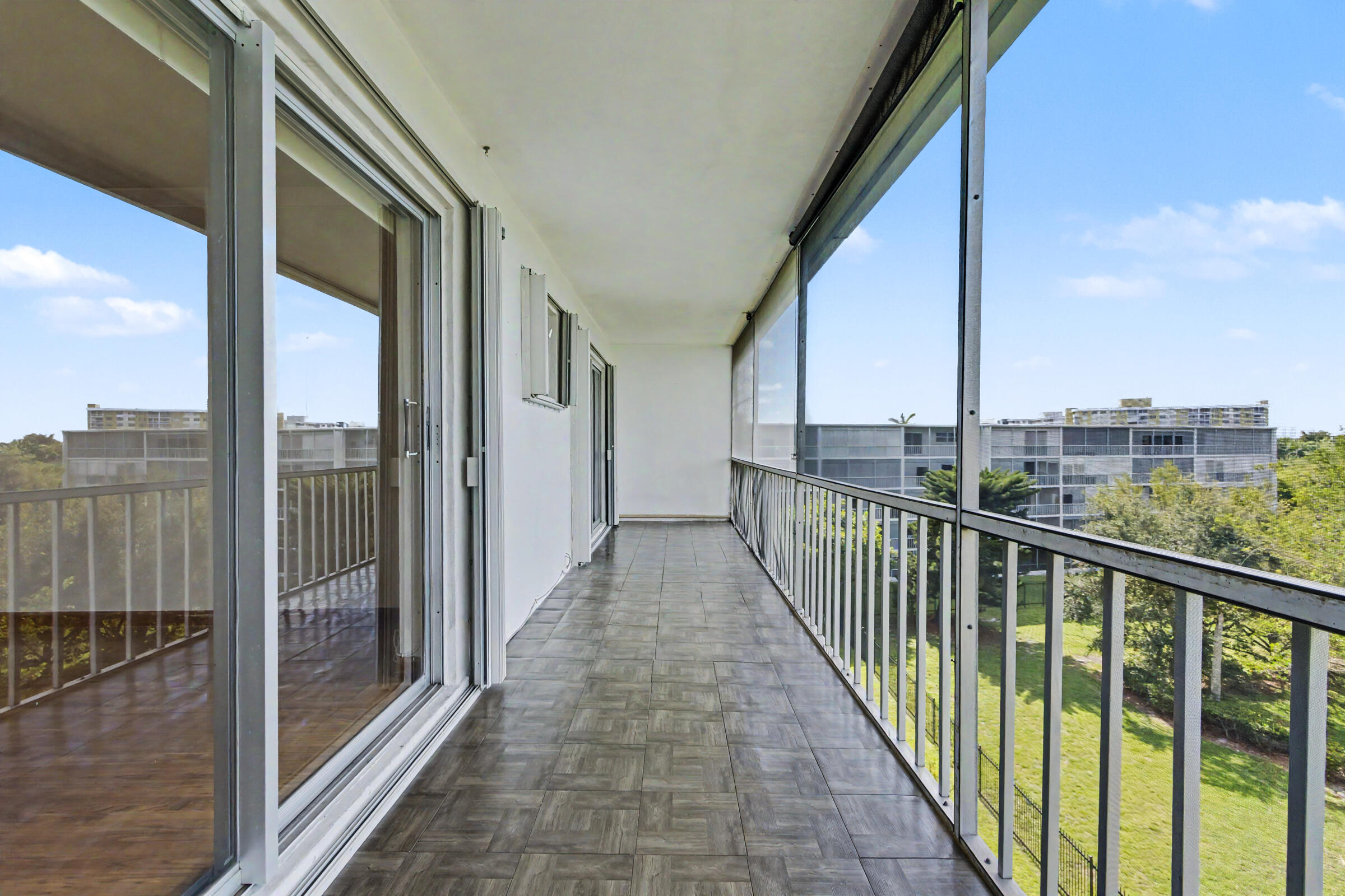HILLCREST COUNTRY CLUB NO 16 - Residential