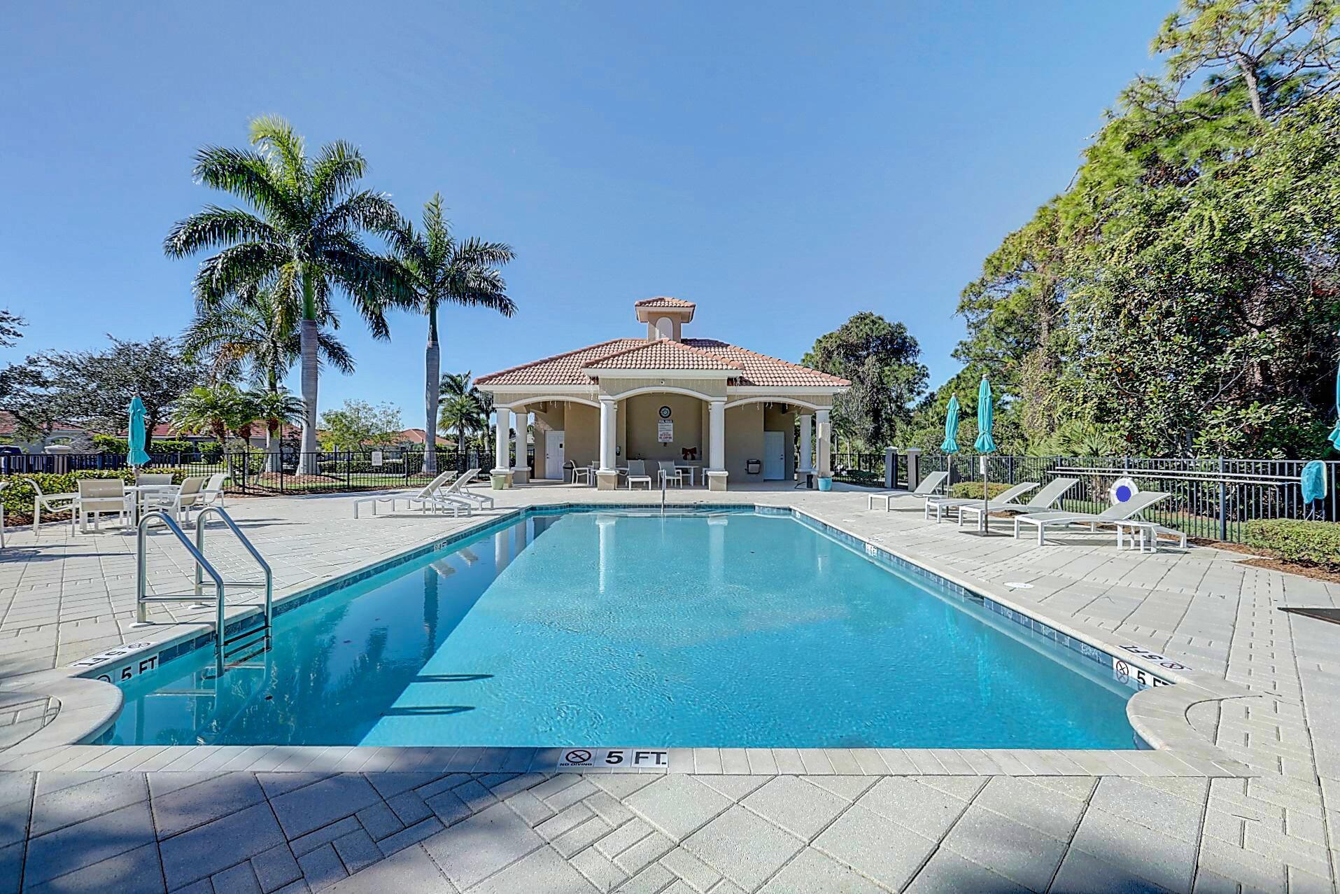 JENSEN BEACH COUNTRY CLUB - Residential