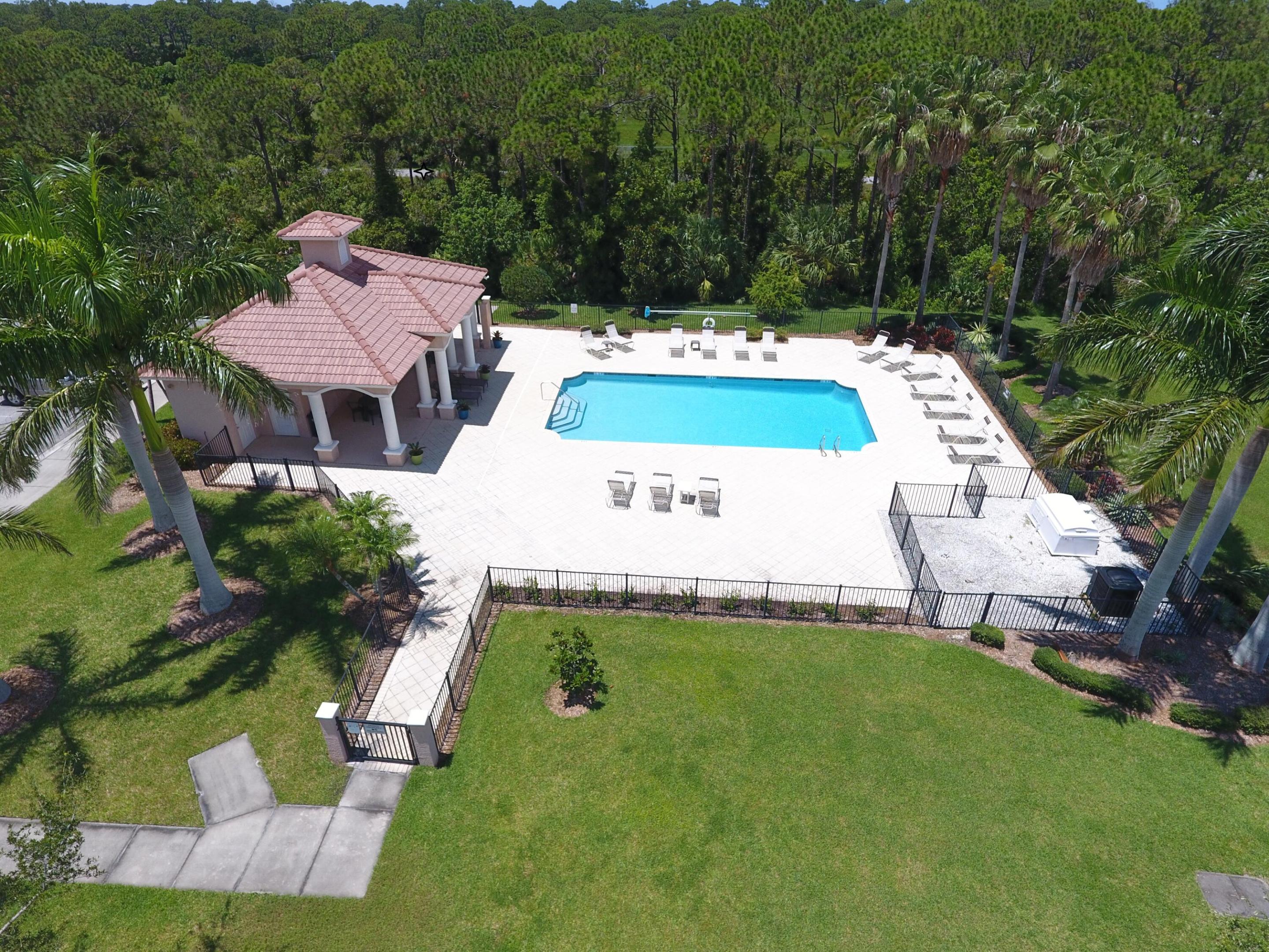JENSEN BEACH COUNTRY CLUB - Residential