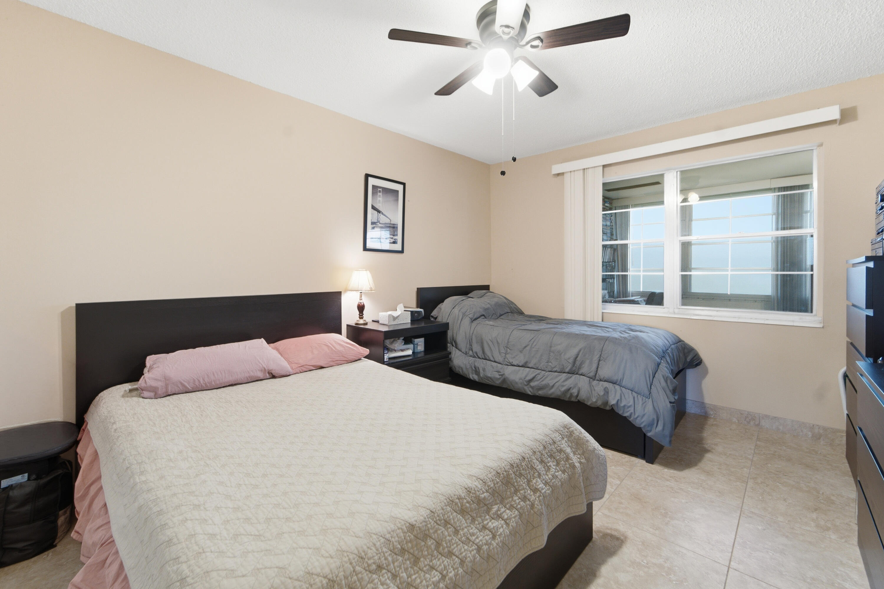 KENT CONDOS - Residential