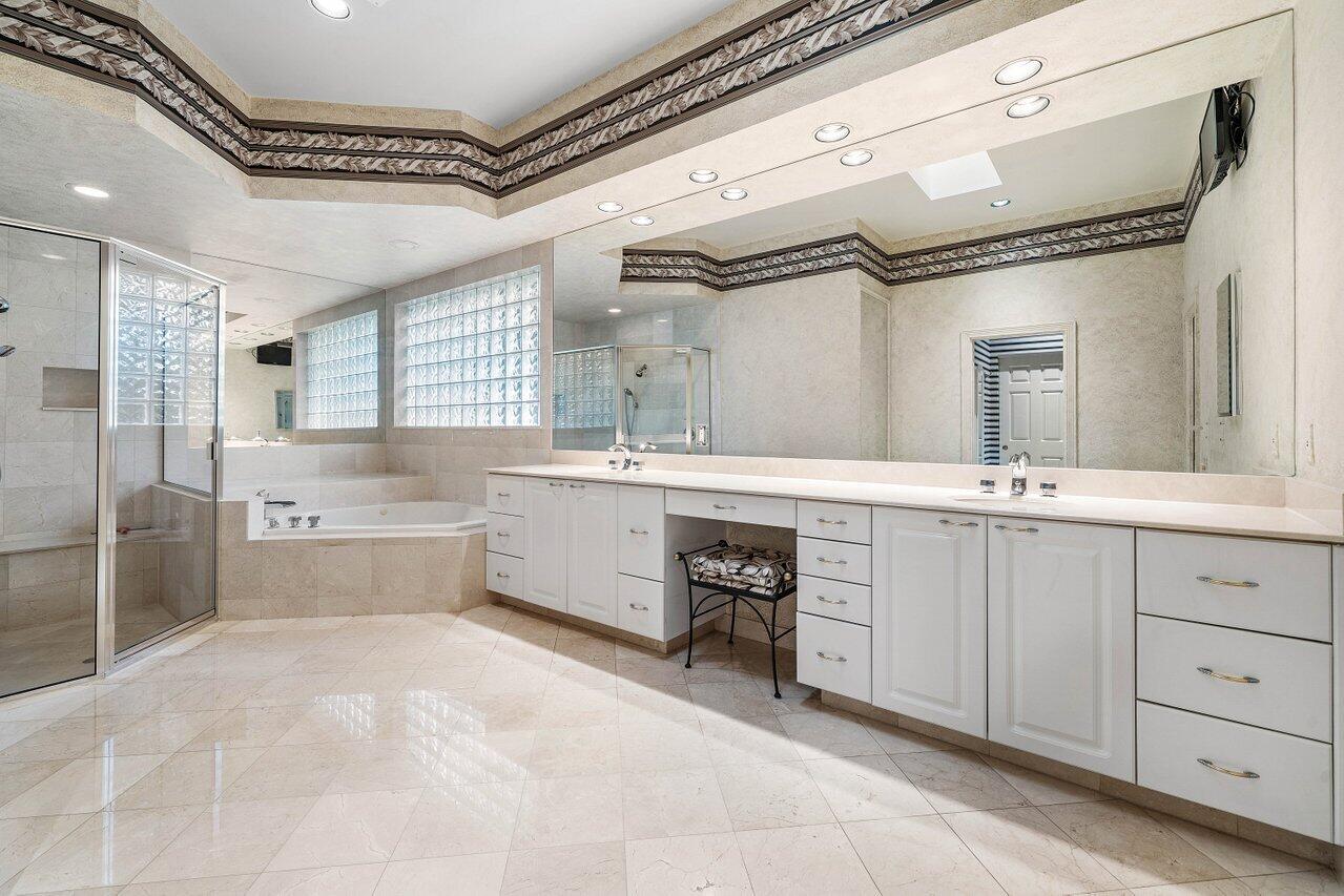 GOLF VILLAGE AT ADMIRALS COVE PAR B - Residential