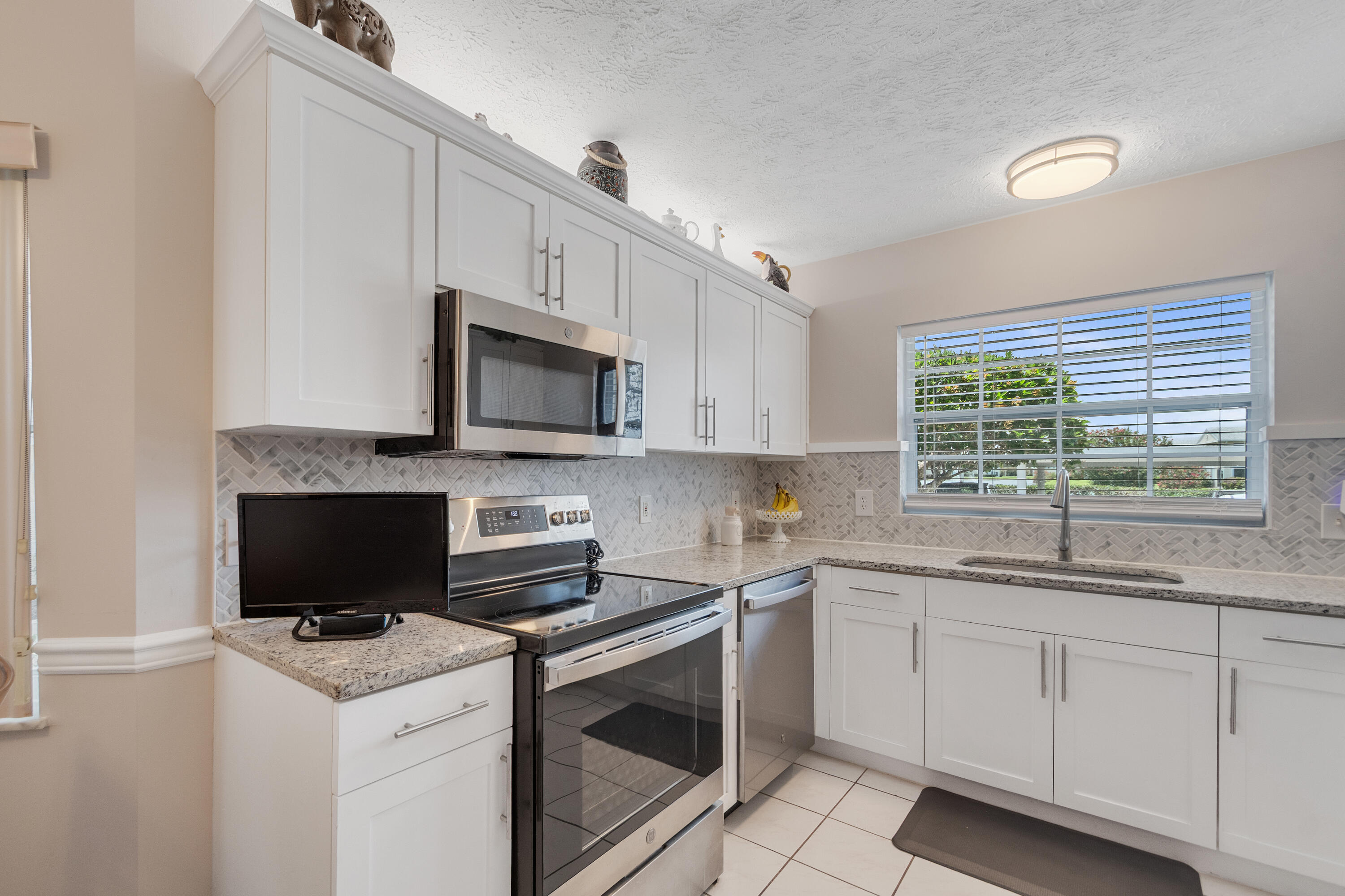 GROVE ISLE EAST CONDOMINIUM - Residential