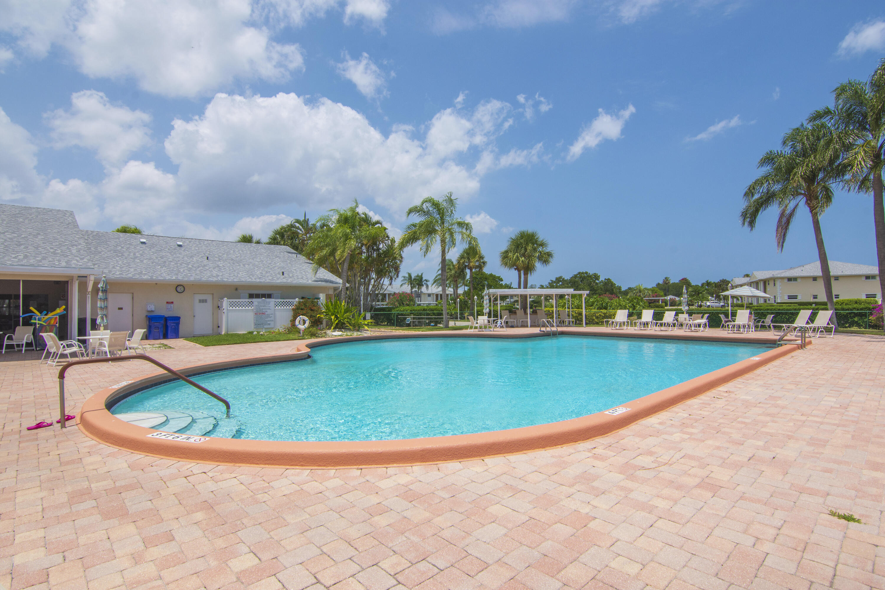 GROVE ISLE EAST CONDOMINIUM - Residential
