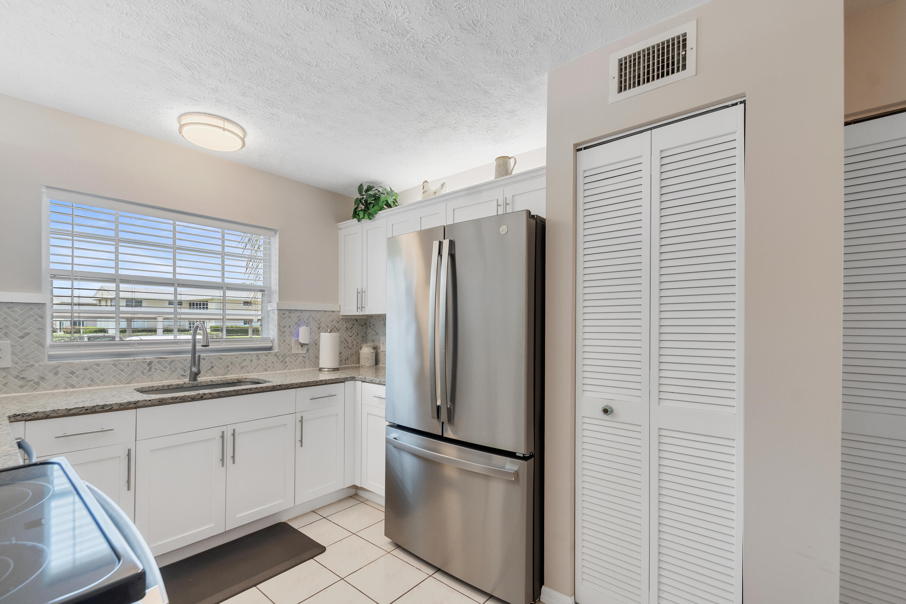GROVE ISLE EAST CONDOMINIUM - Residential