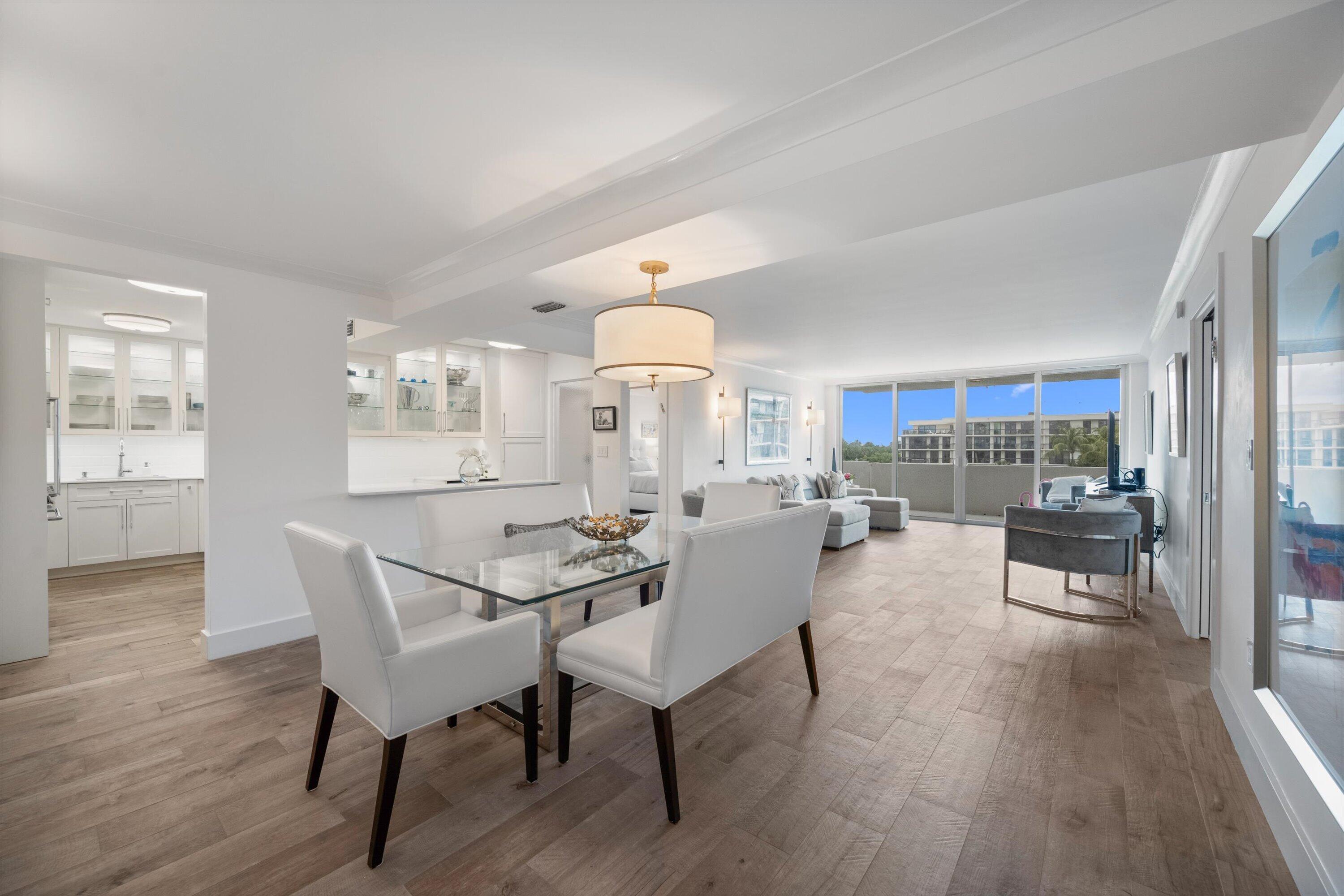 CARLYLE HOUSE CONDO - Residential
