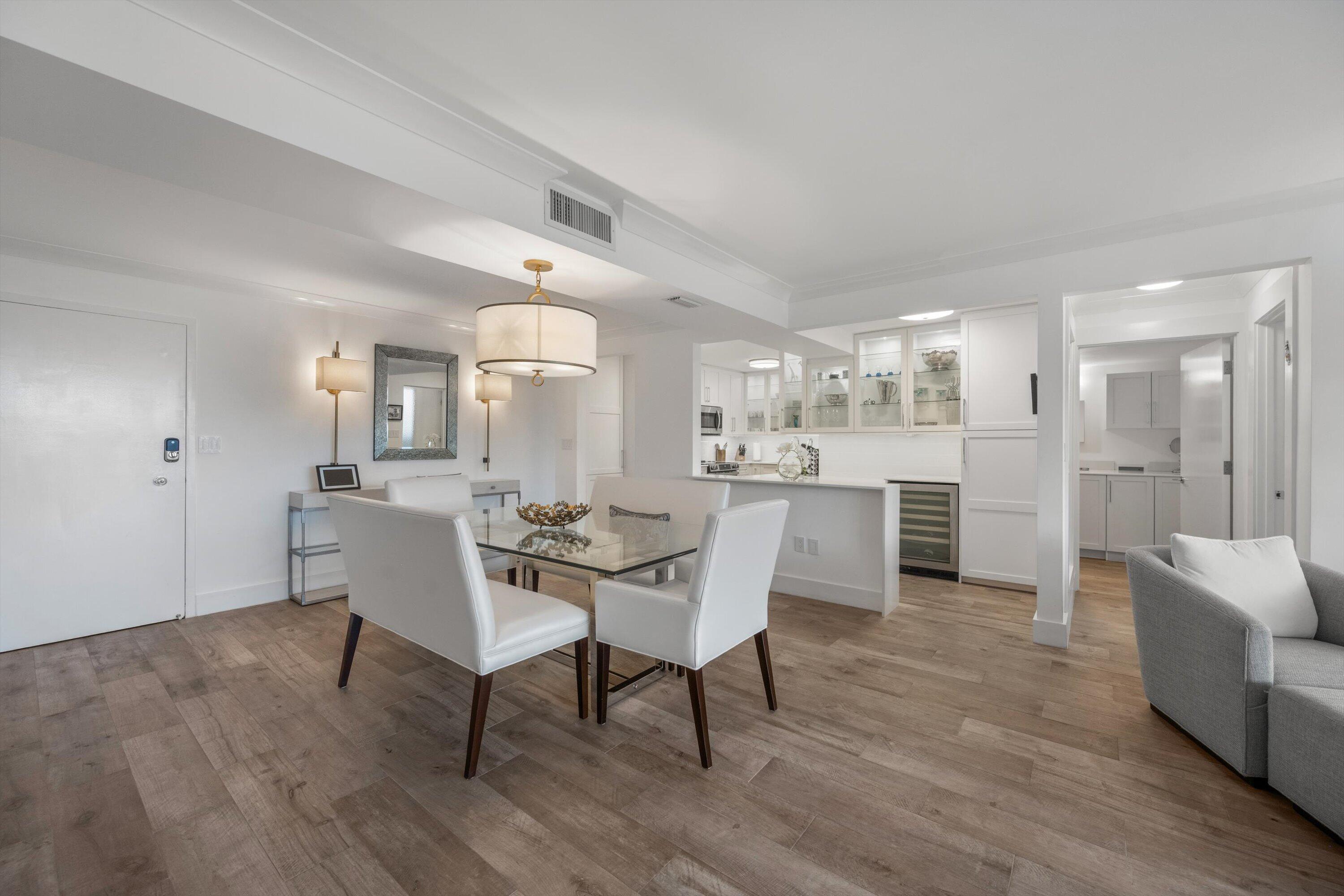 CARLYLE HOUSE CONDO - Residential