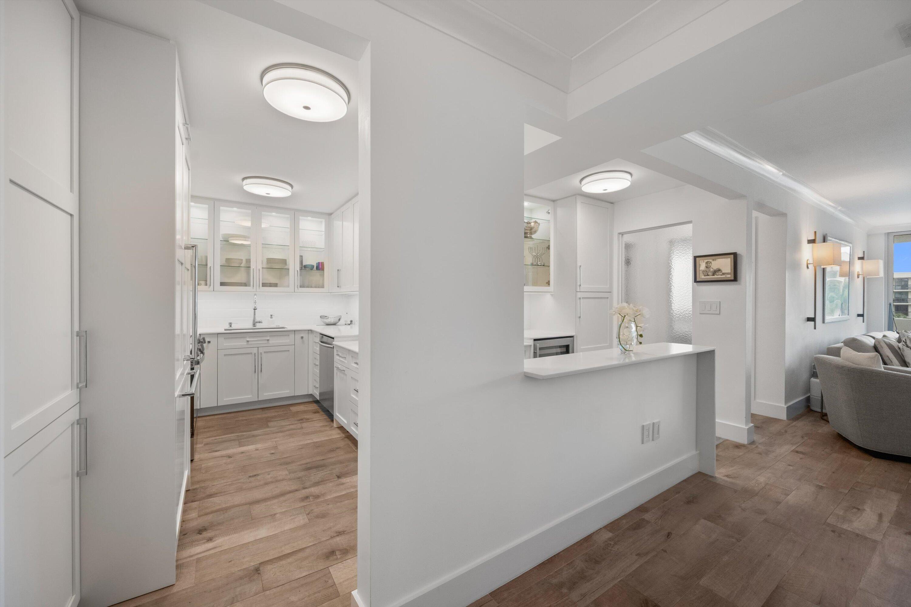 CARLYLE HOUSE CONDO - Residential