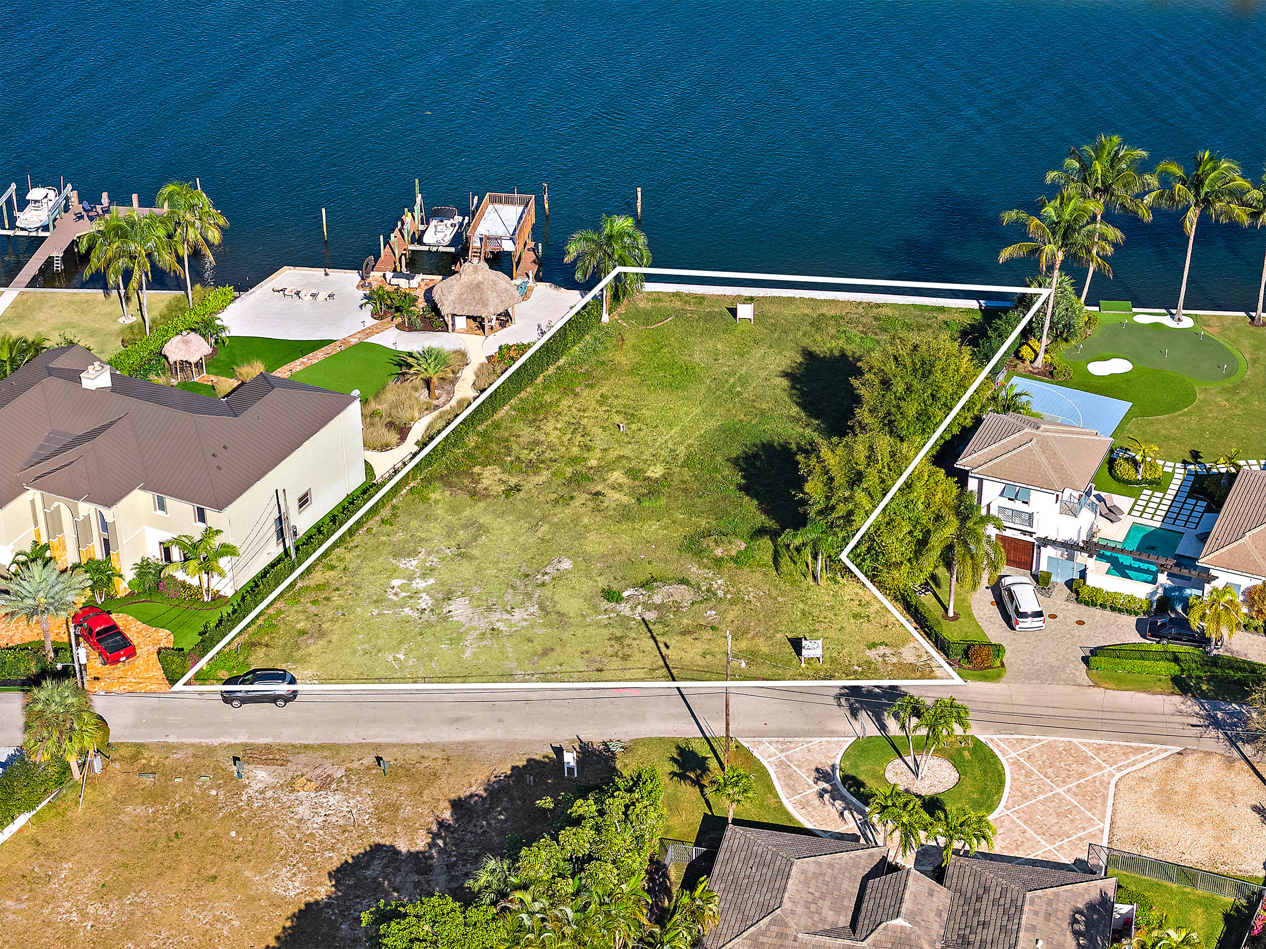 Paradise Point - Land