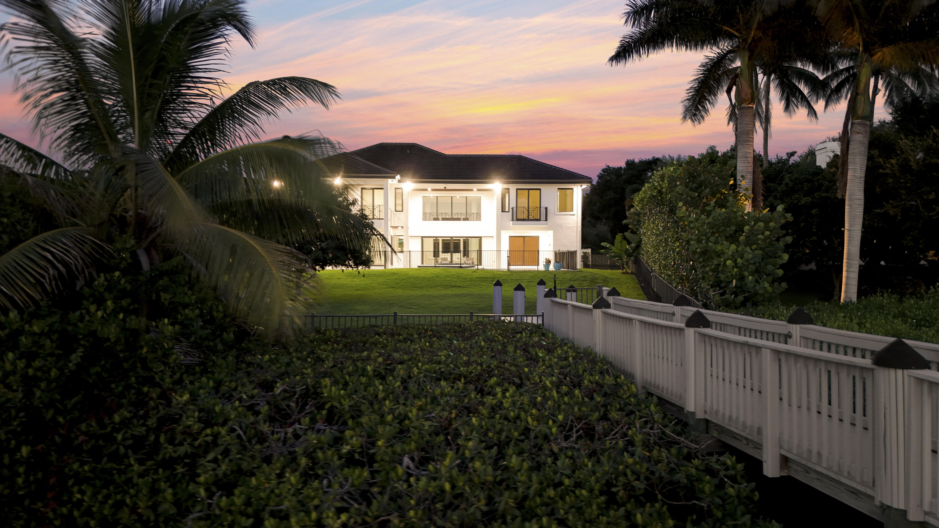 RIVER RIDGE (TEQUESTA) - Residential