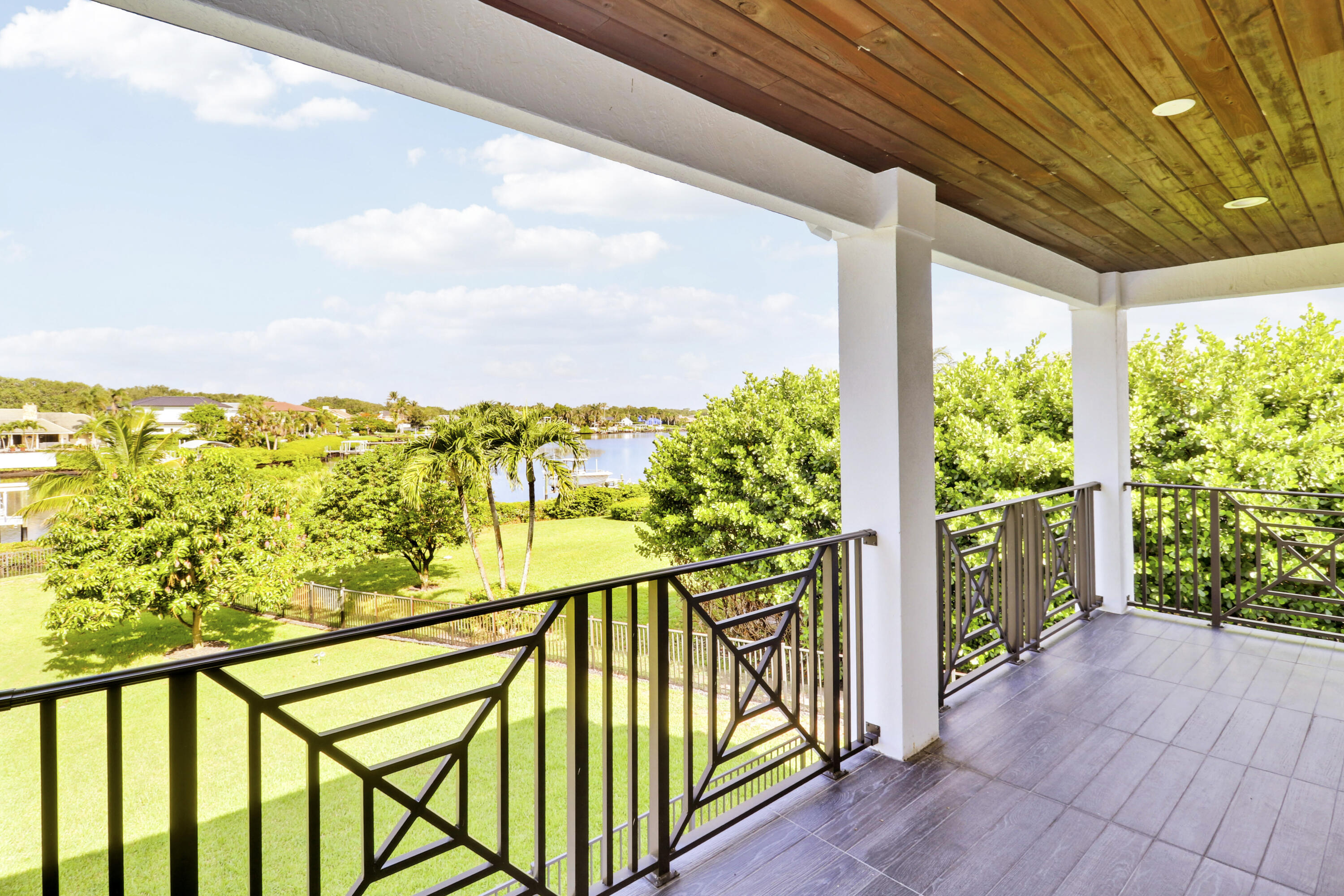 RIVER RIDGE (TEQUESTA) - Residential