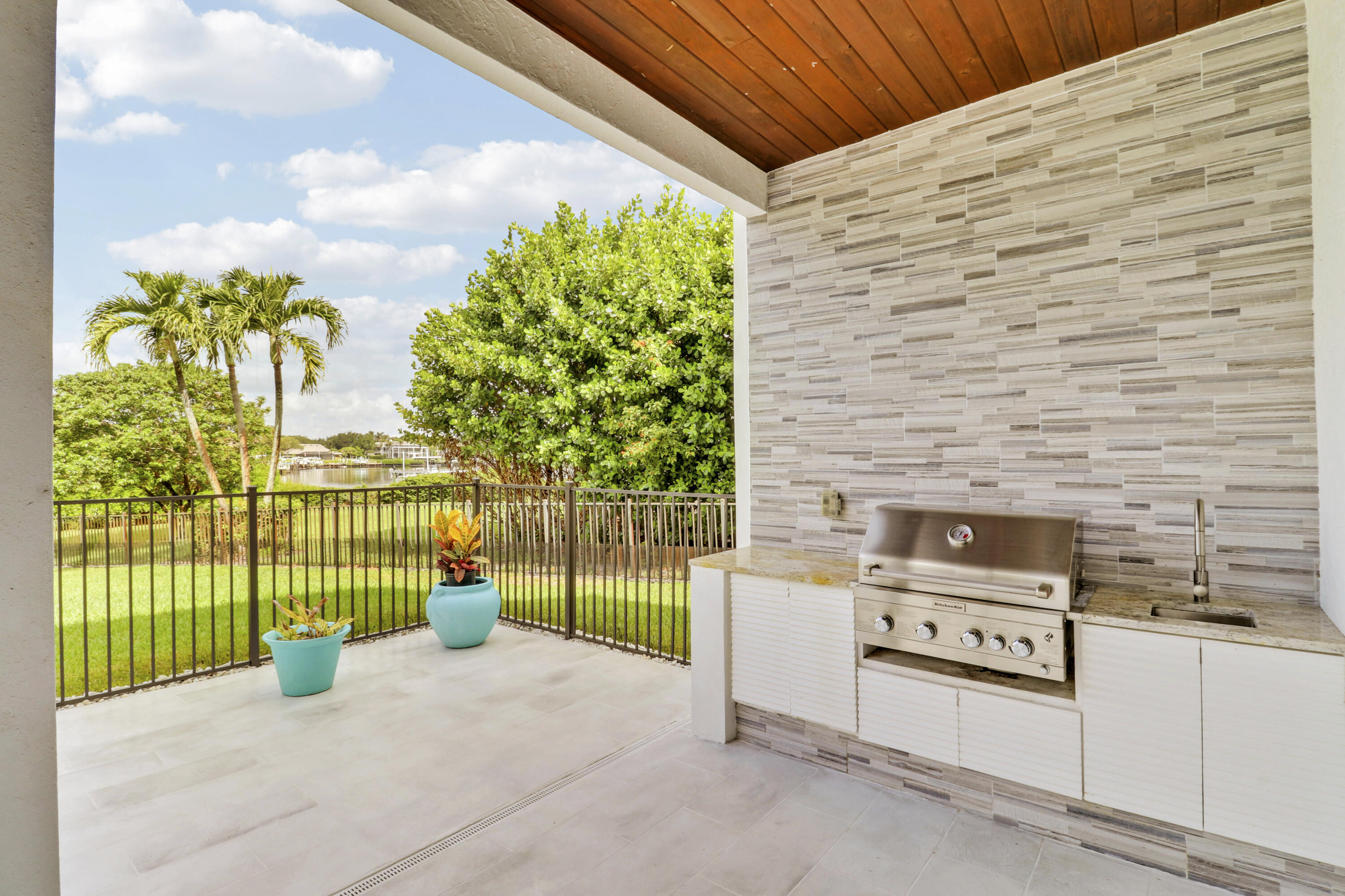 RIVER RIDGE (TEQUESTA) - Residential