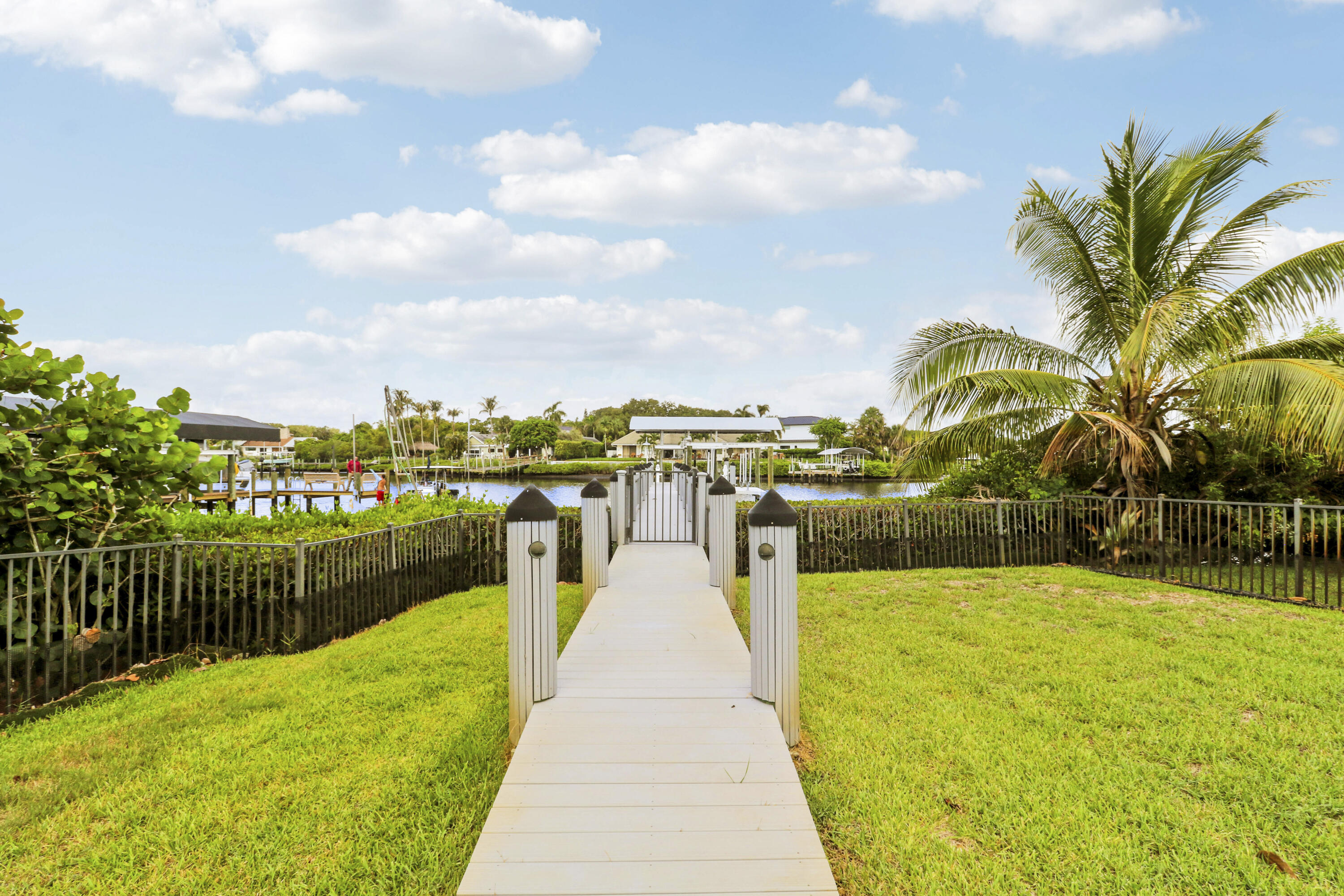 RIVER RIDGE (TEQUESTA) - Residential