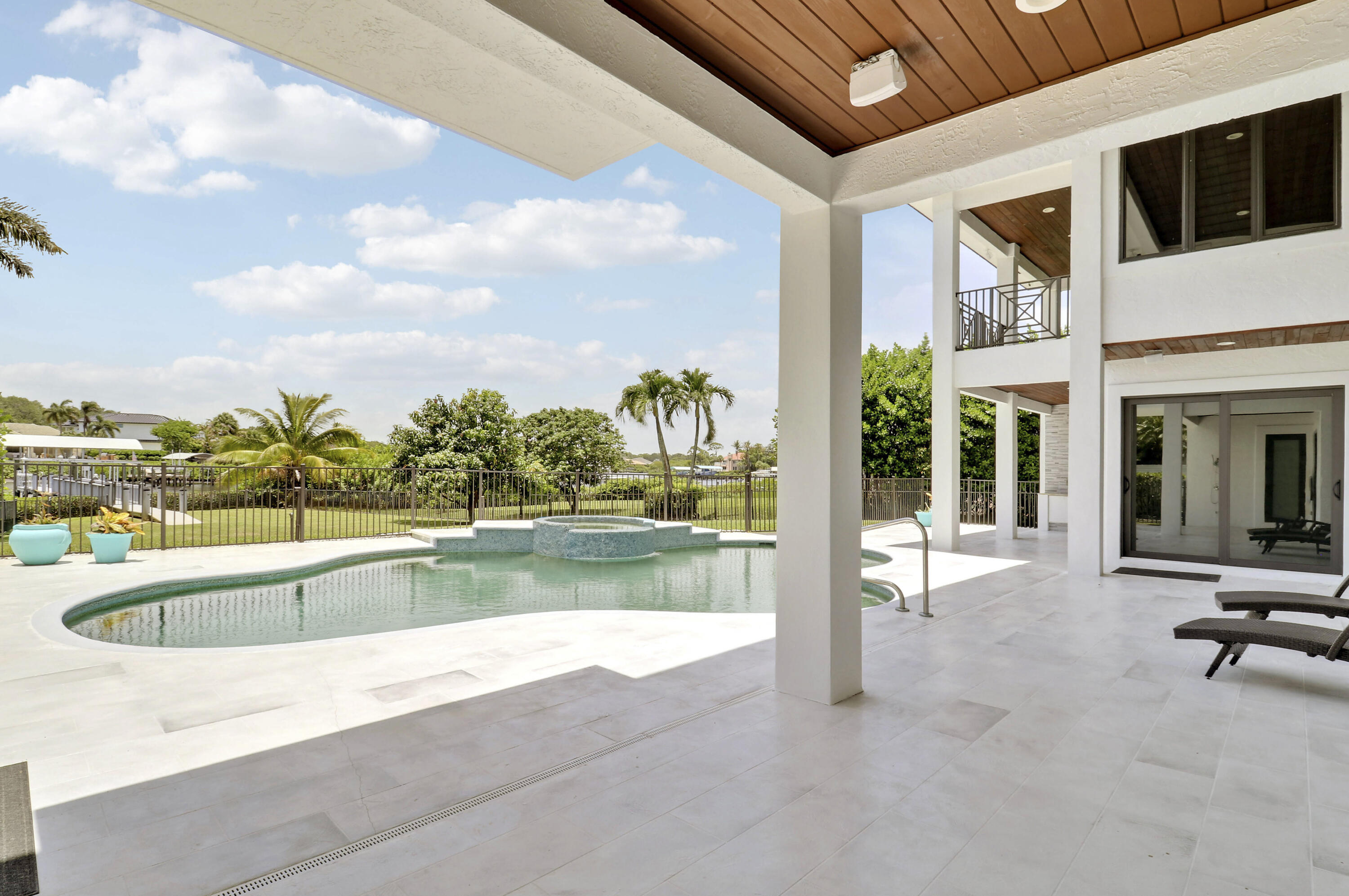 RIVER RIDGE (TEQUESTA) - Residential