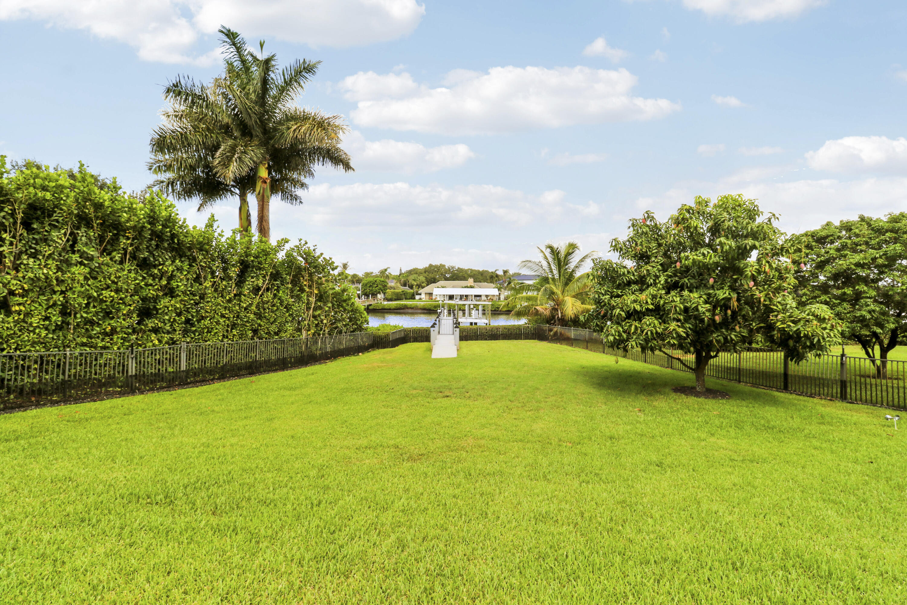 RIVER RIDGE (TEQUESTA) - Residential