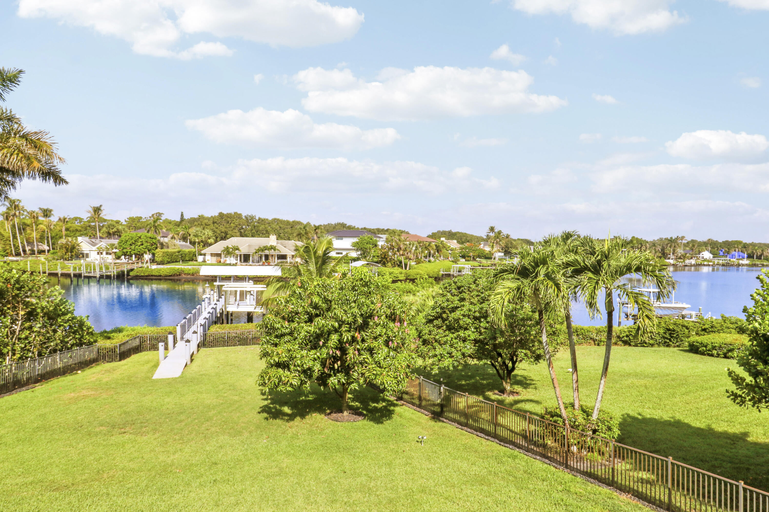 RIVER RIDGE (TEQUESTA) - Residential