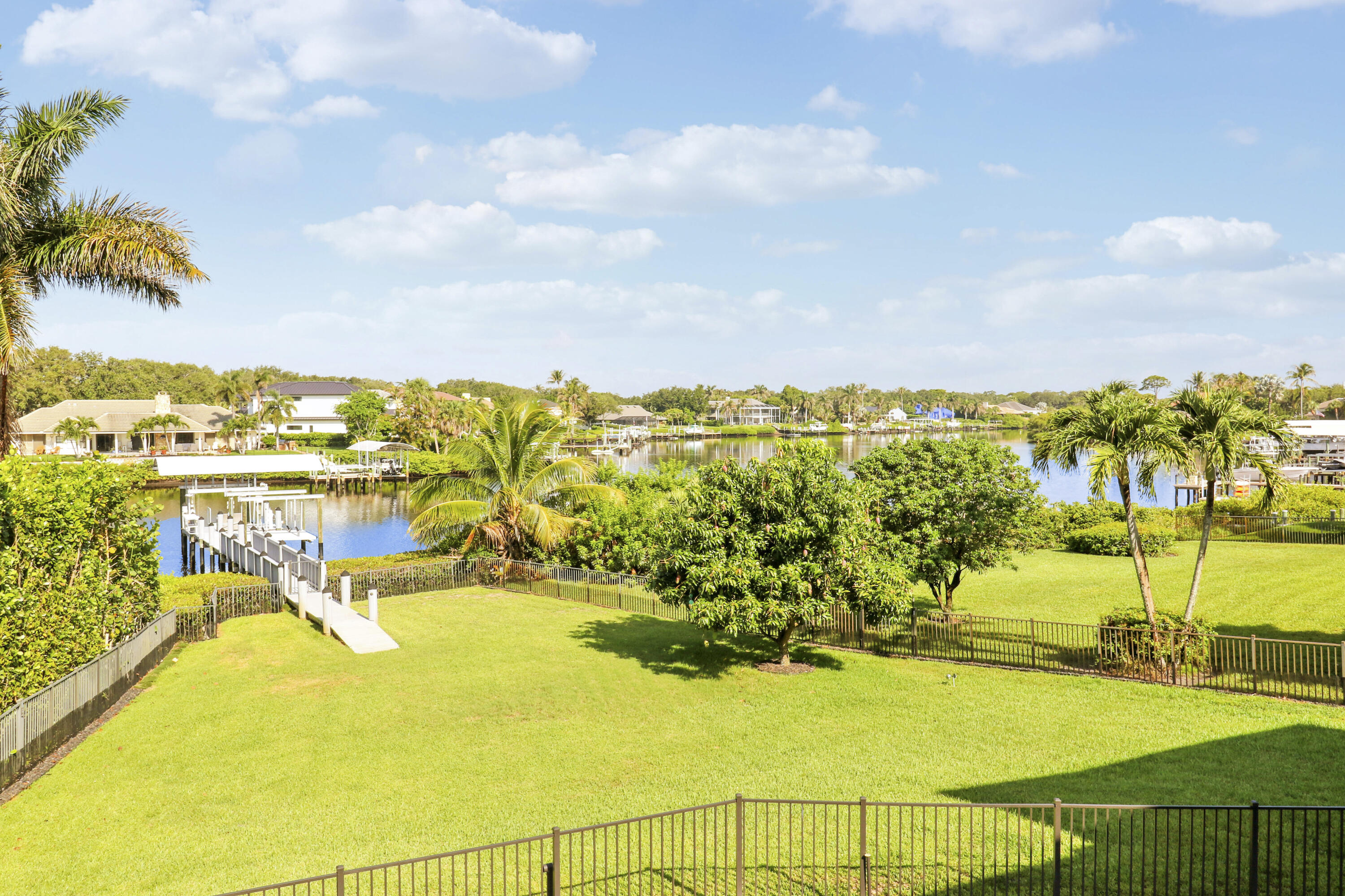 RIVER RIDGE (TEQUESTA) - Residential
