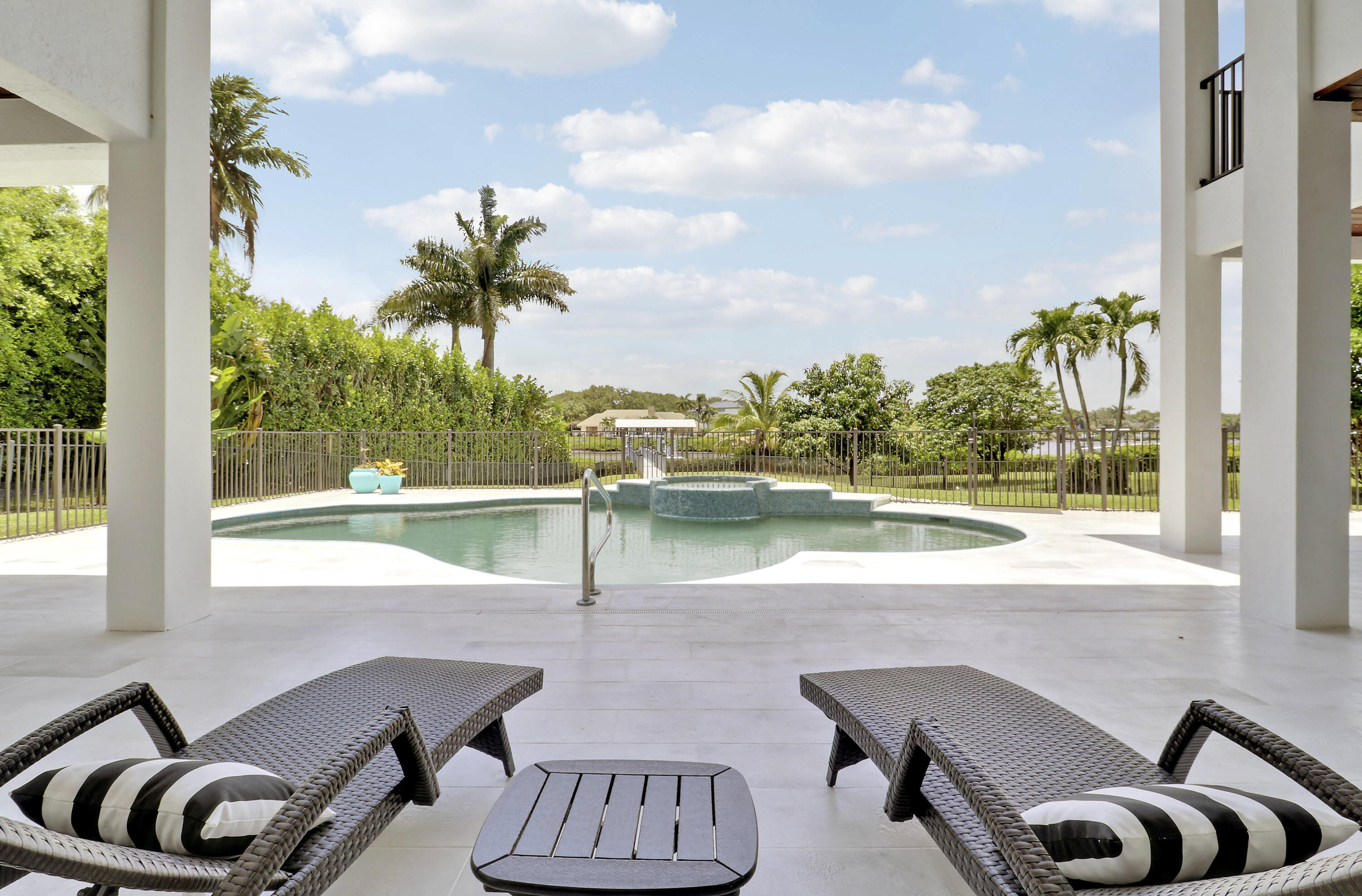 RIVER RIDGE (TEQUESTA) - Residential