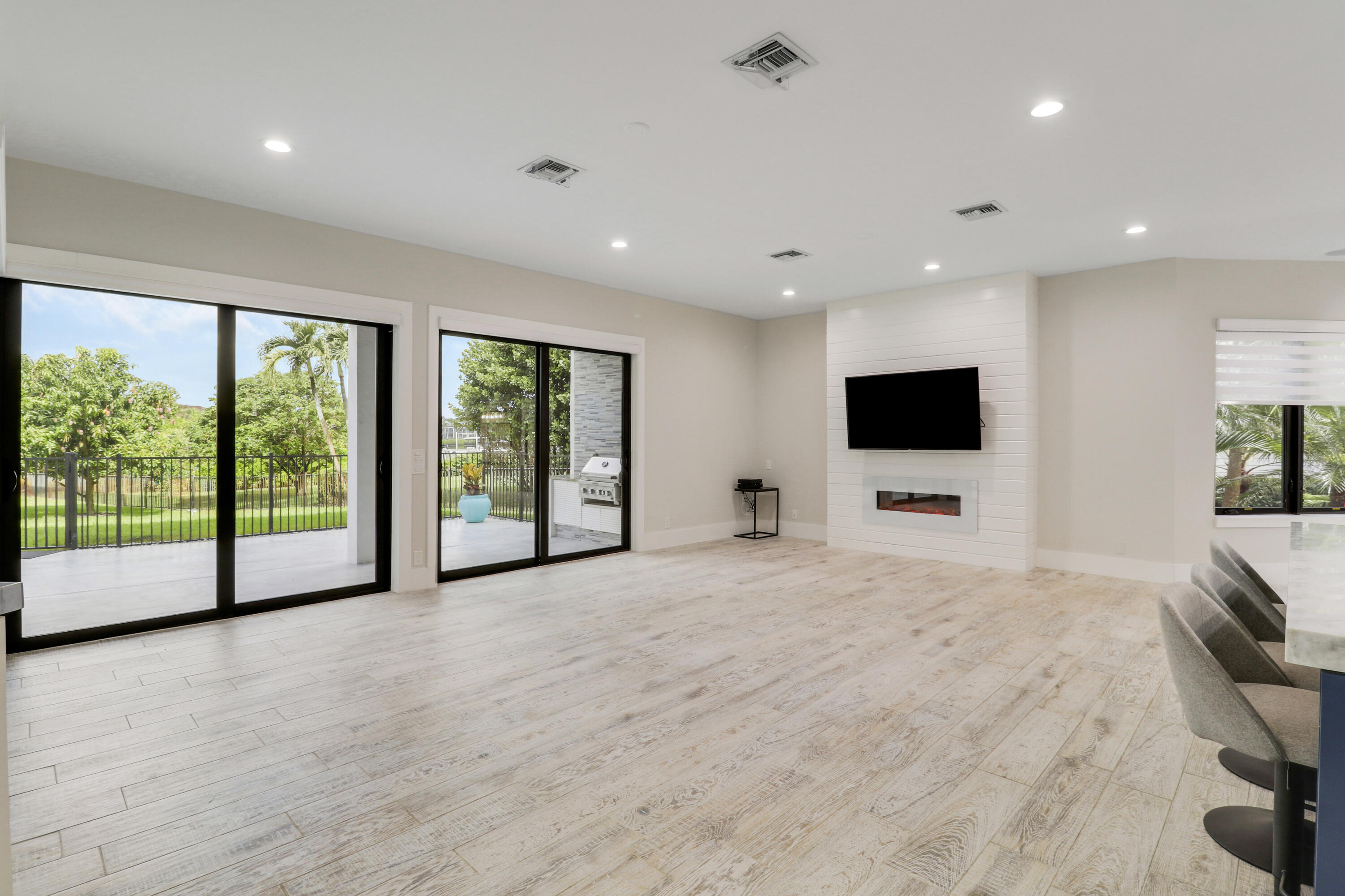 RIVER RIDGE (TEQUESTA) - Residential