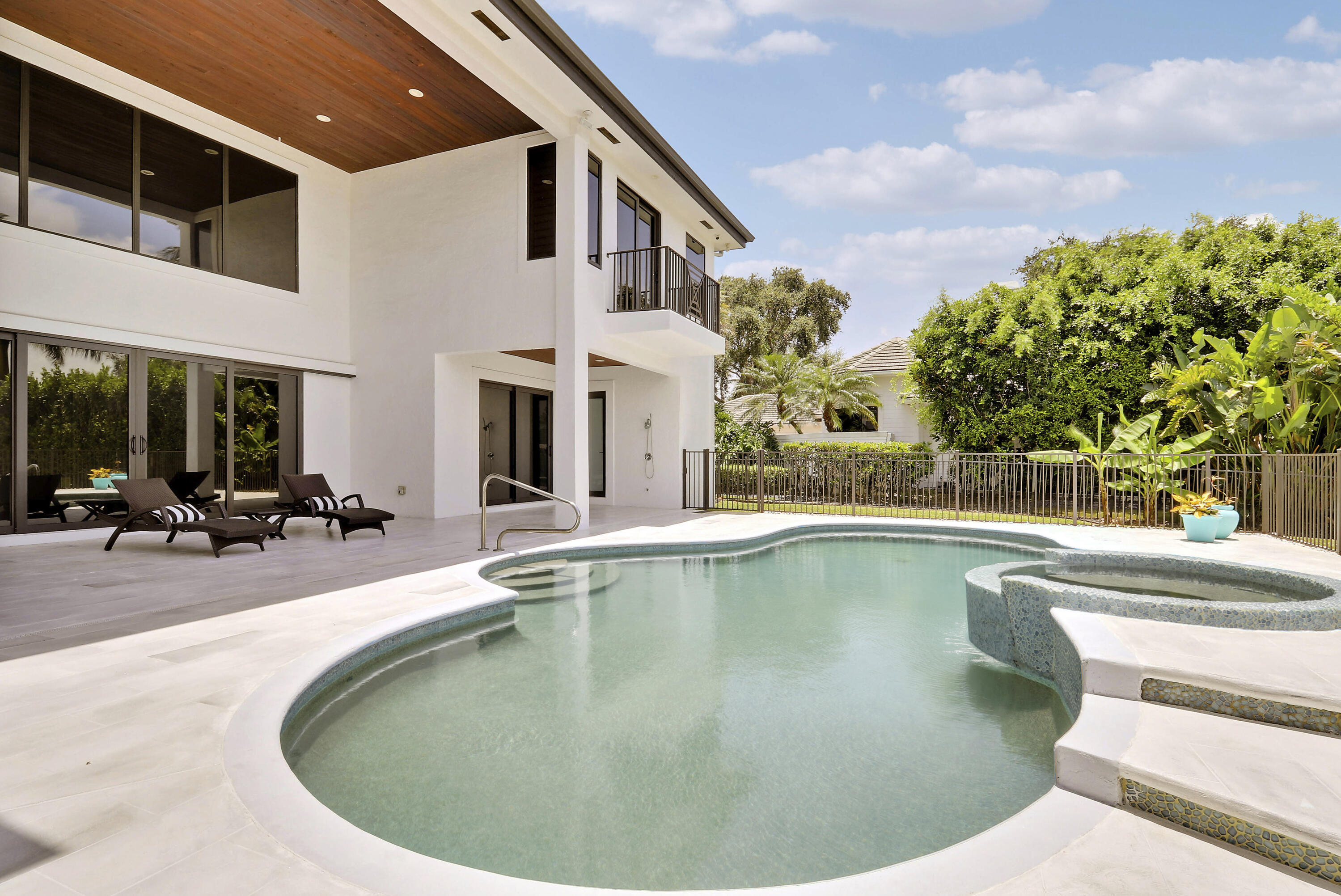 RIVER RIDGE (TEQUESTA) - Residential