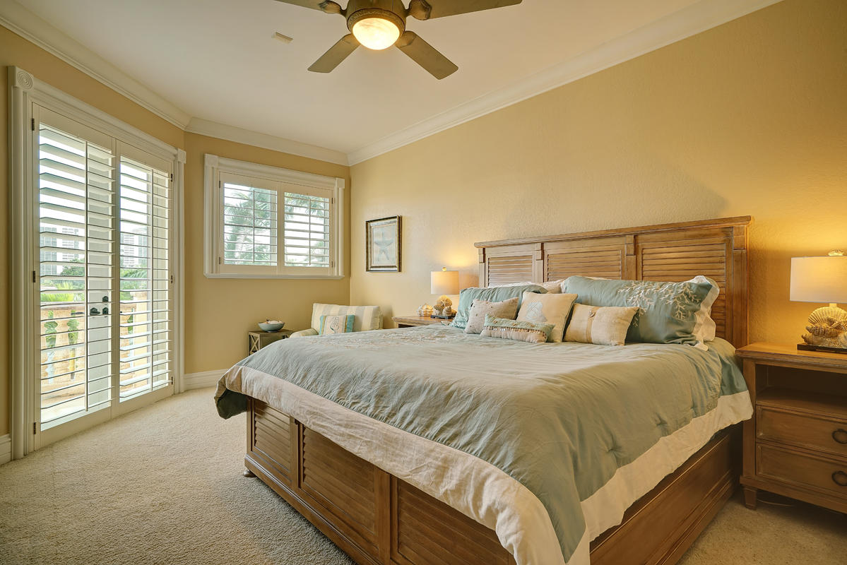 ROYAL PALM YACHT & COUNTRY CLUB - Residential