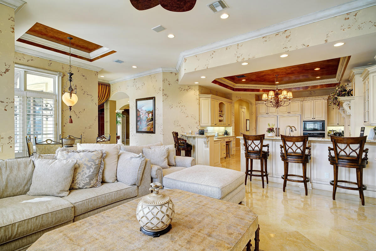 ROYAL PALM YACHT & COUNTRY CLUB - Residential