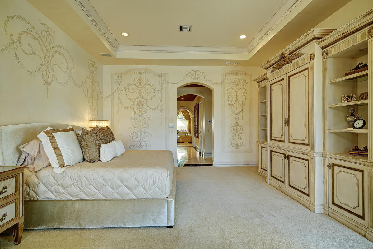 ROYAL PALM YACHT & COUNTRY CLUB - Residential