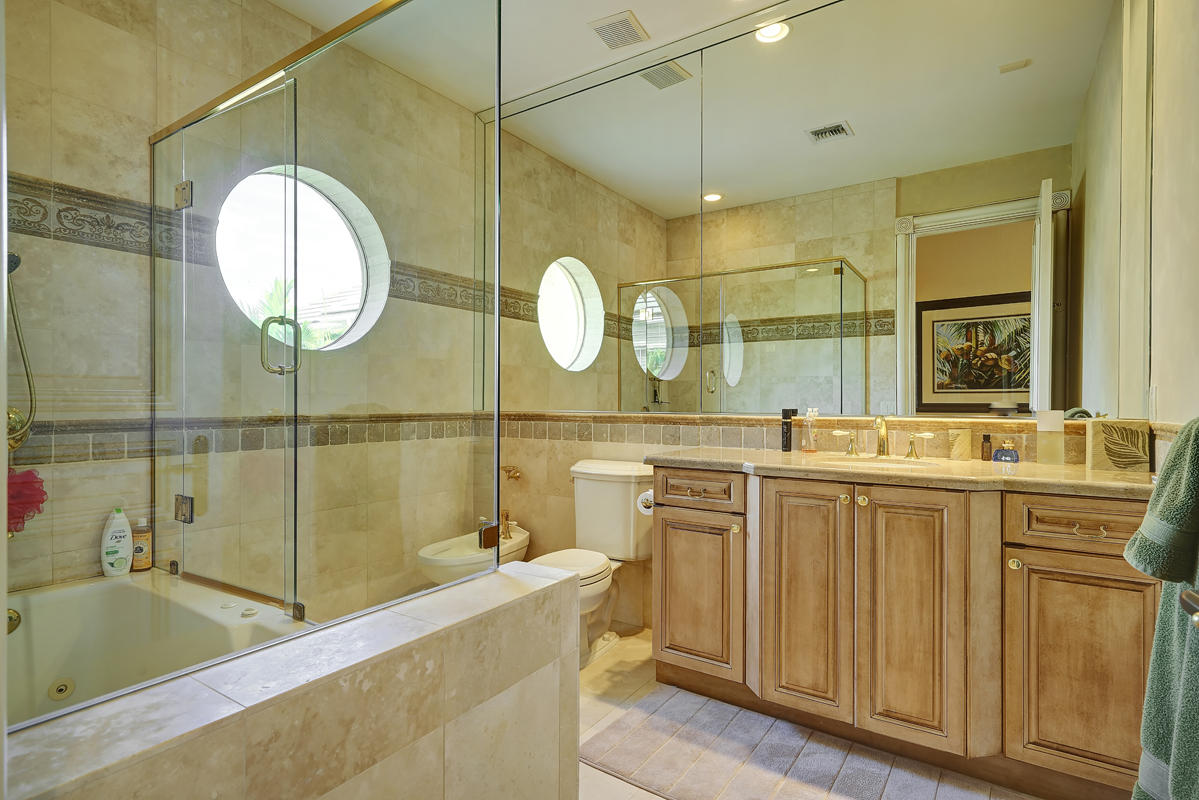 ROYAL PALM YACHT & COUNTRY CLUB - Residential