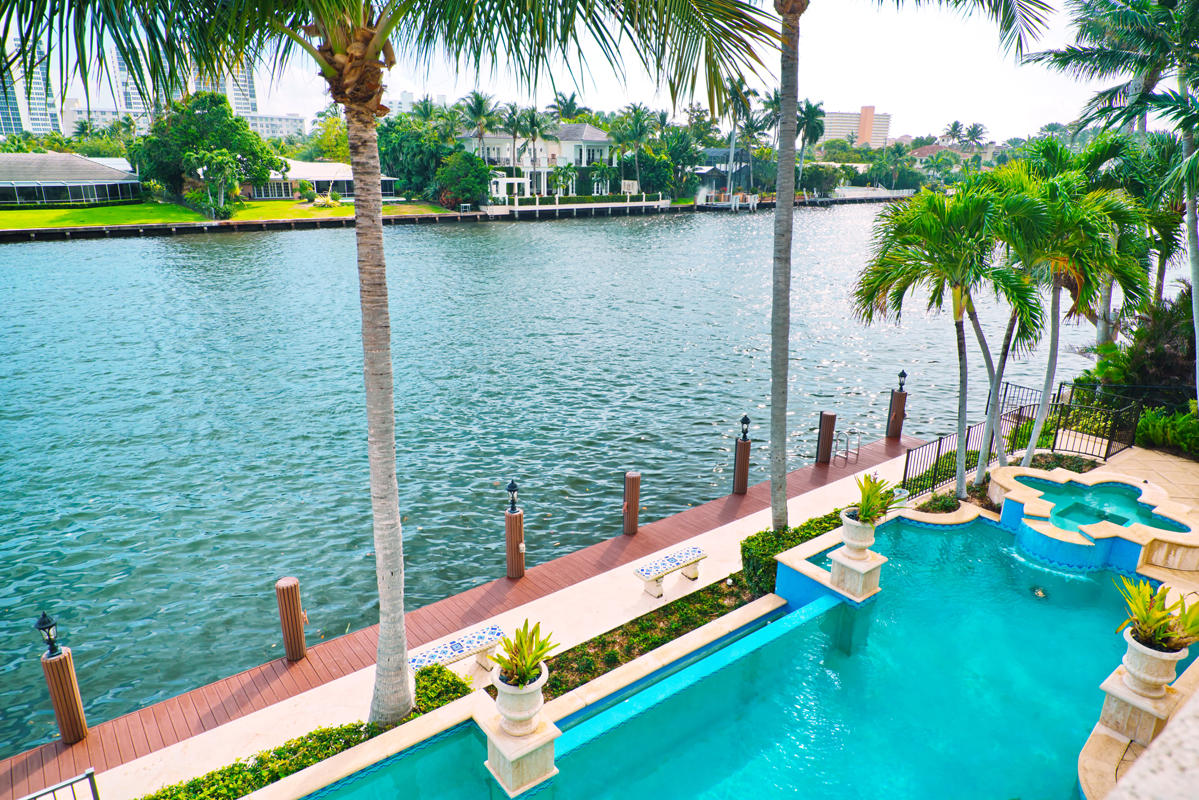 ROYAL PALM YACHT & COUNTRY CLUB - Residential