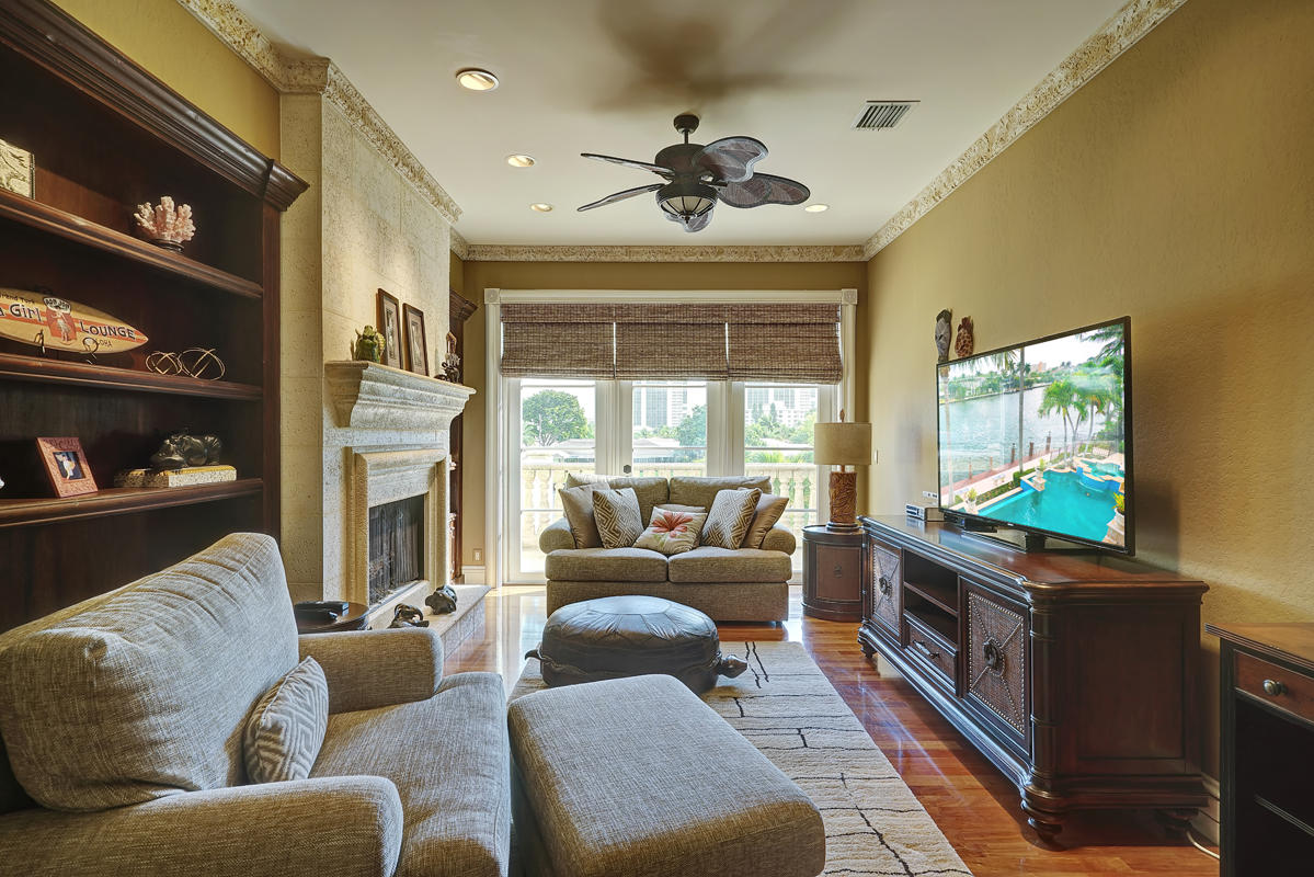 ROYAL PALM YACHT & COUNTRY CLUB - Residential