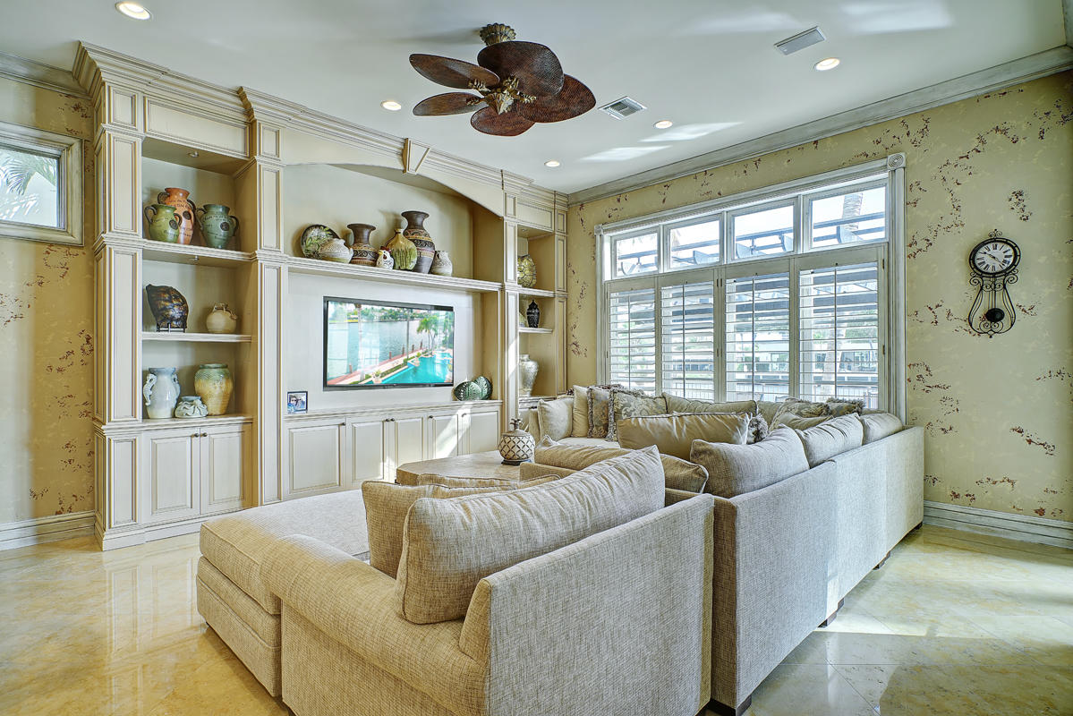 ROYAL PALM YACHT & COUNTRY CLUB - Residential