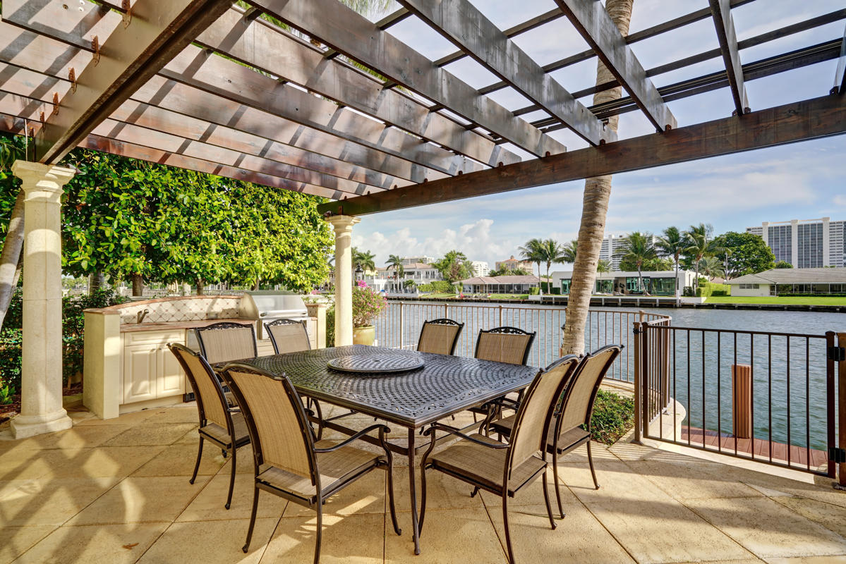 ROYAL PALM YACHT & COUNTRY CLUB - Residential