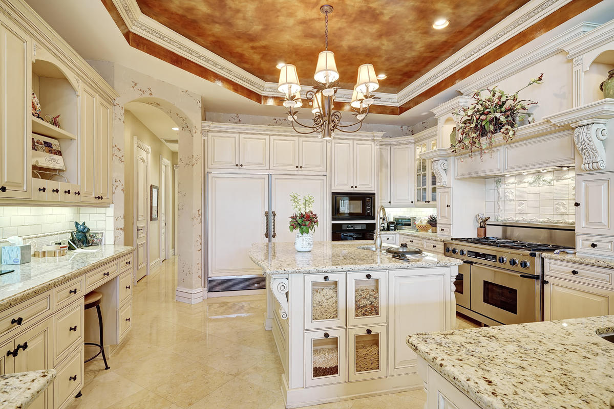 ROYAL PALM YACHT & COUNTRY CLUB - Residential