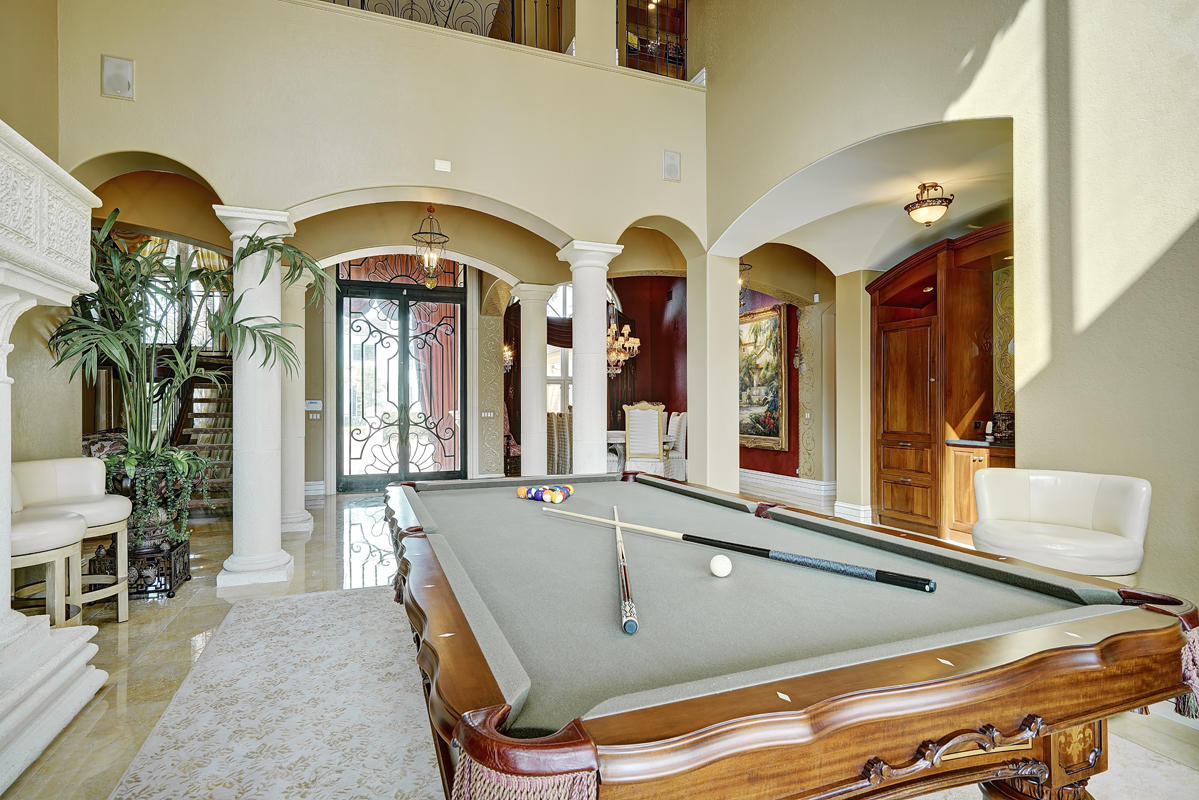 ROYAL PALM YACHT & COUNTRY CLUB - Residential