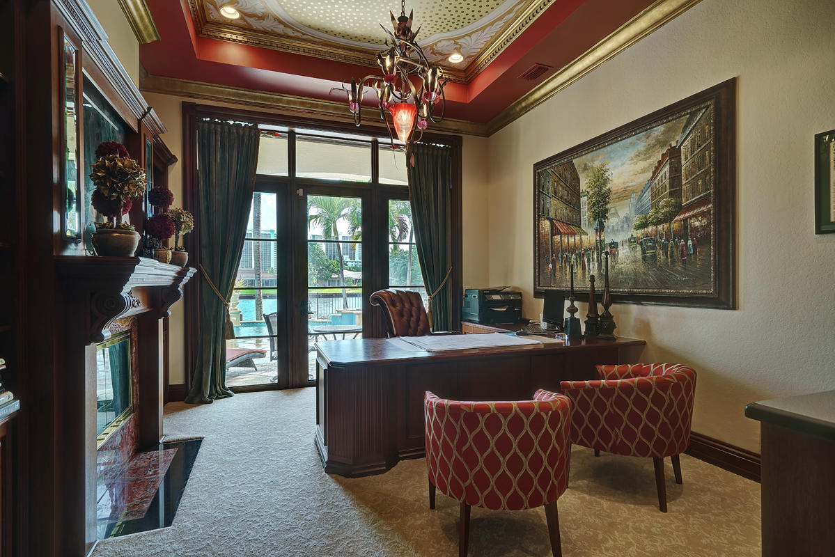 ROYAL PALM YACHT & COUNTRY CLUB - Residential