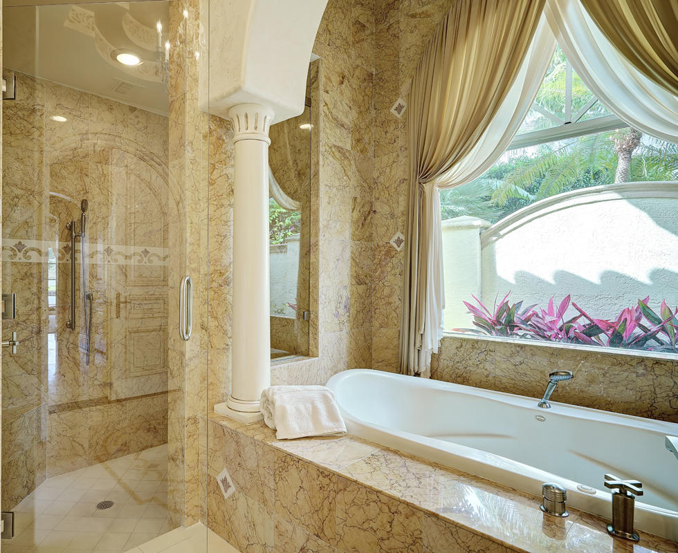 ROYAL PALM YACHT & COUNTRY CLUB - Residential