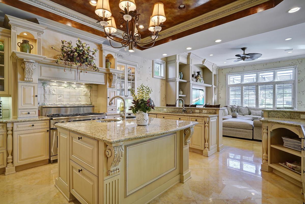 ROYAL PALM YACHT & COUNTRY CLUB - Residential