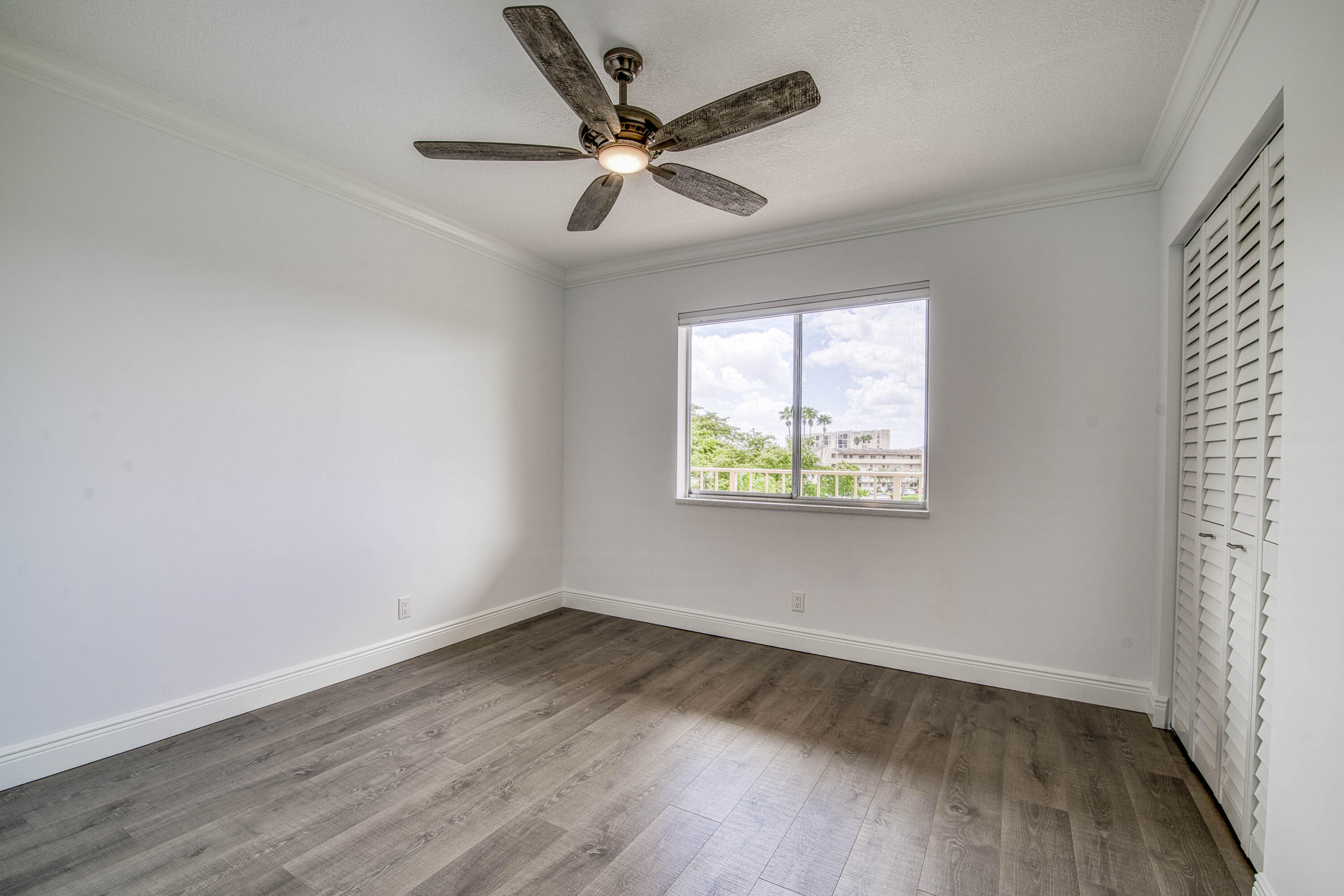 HUNTINGTON LAKES SEC TWO CONDOS - Residential Lease