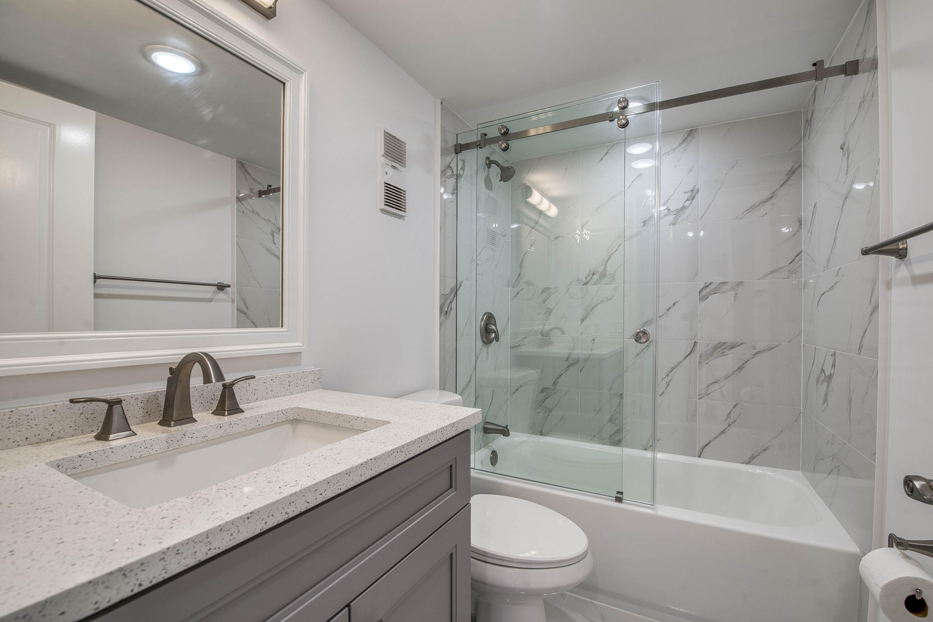 HUNTINGTON LAKES SEC TWO CONDOS - Residential Lease