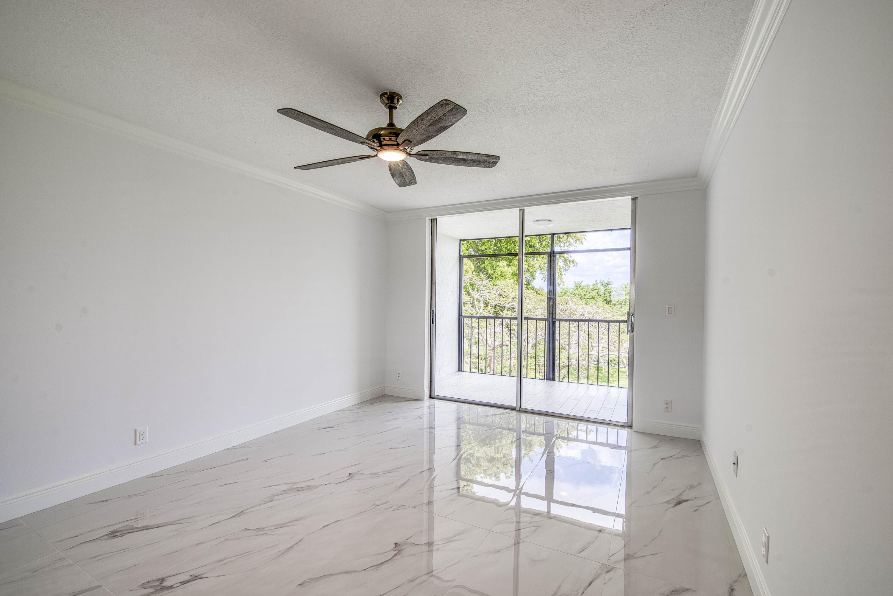 HUNTINGTON LAKES SEC TWO CONDOS - Residential Lease