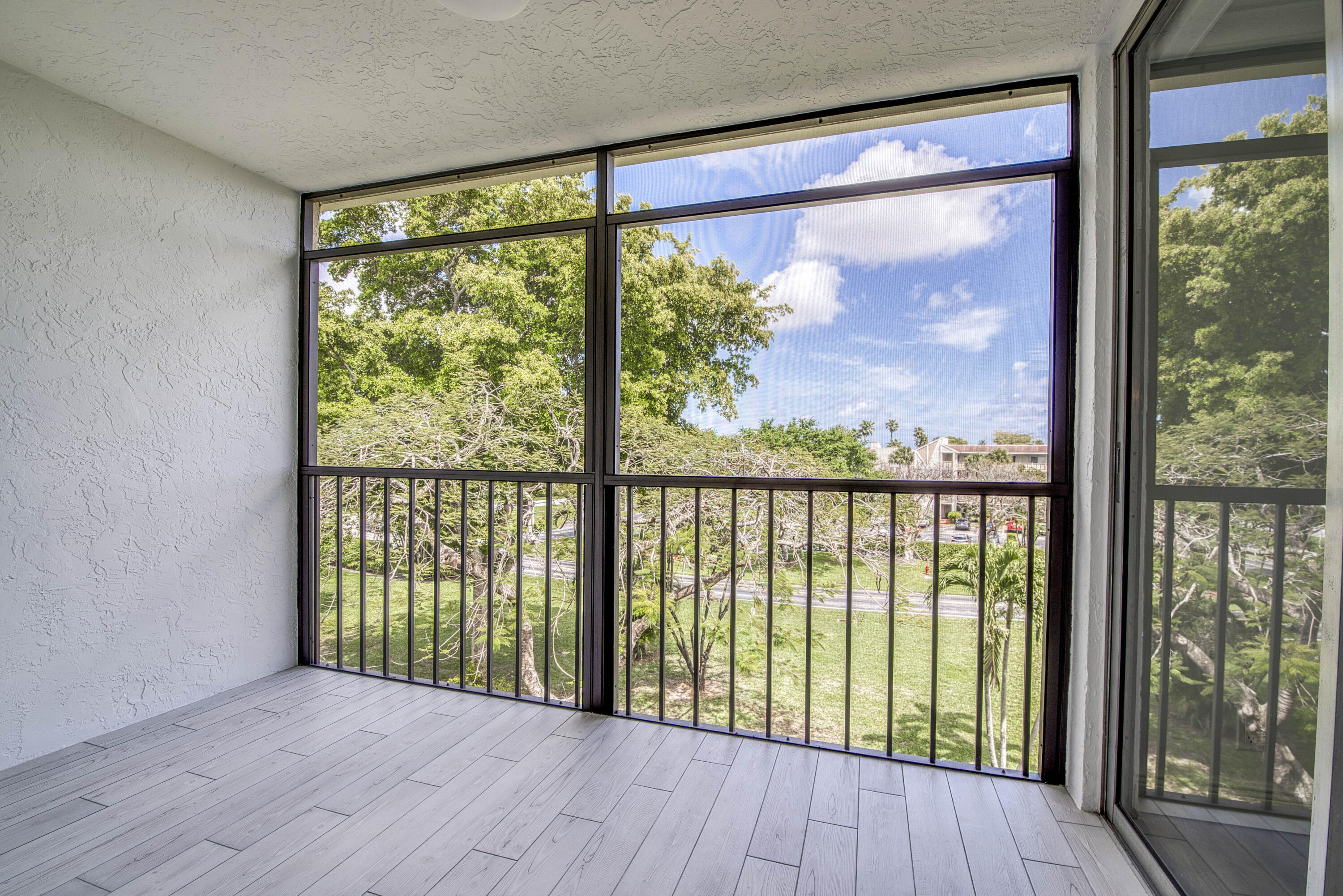 HUNTINGTON LAKES SEC TWO CONDOS - Residential Lease
