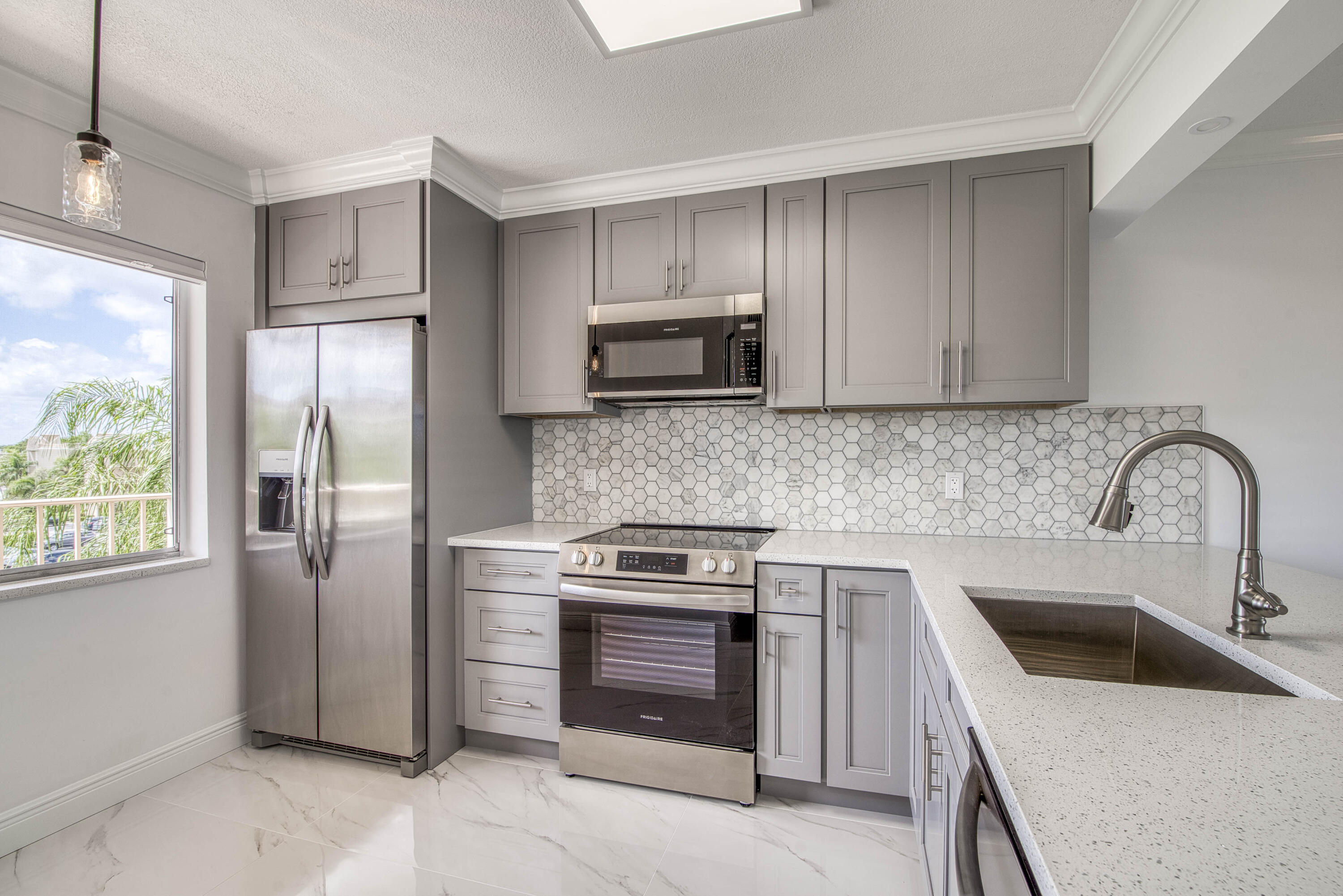 HUNTINGTON LAKES SEC TWO CONDOS - Residential Lease