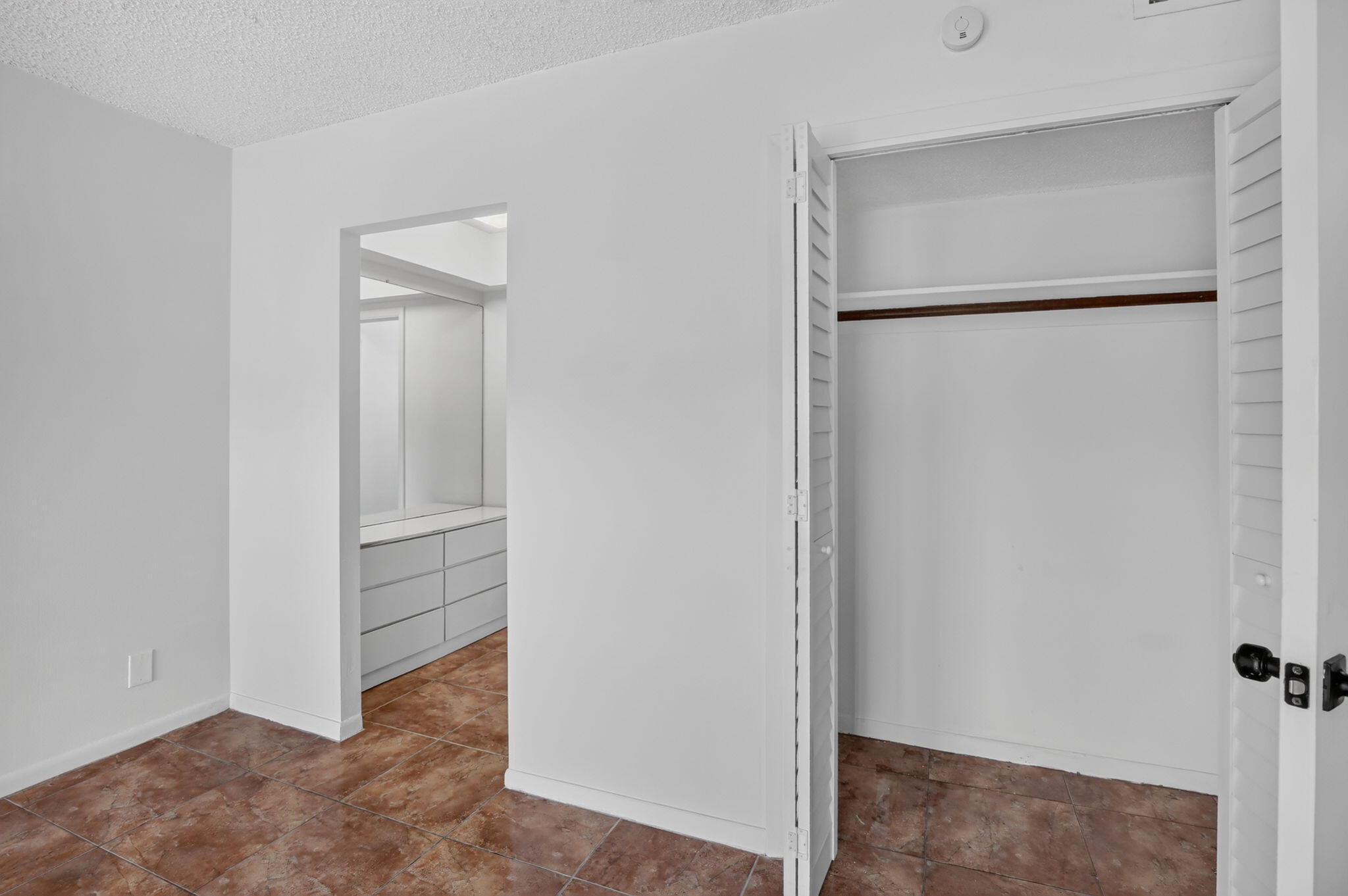 SHERIDAN LAKES CONDO APTS NO 8 - Residential