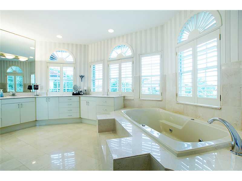 LAS OLAS ISLES - Residential