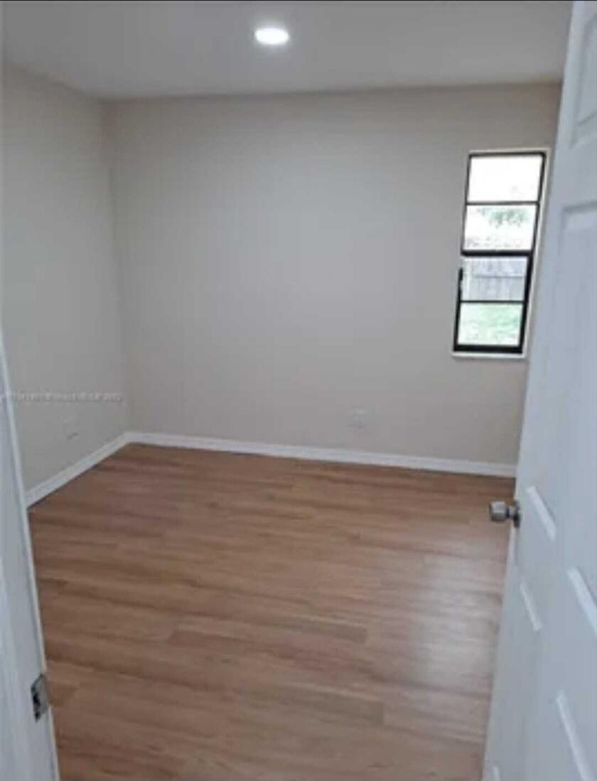 LAKE ISLAND - Residential