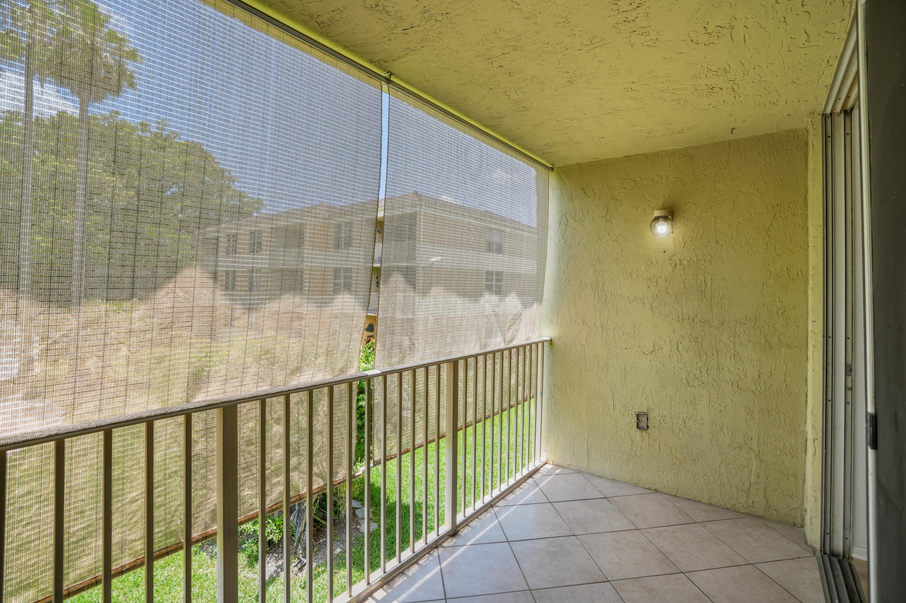 CORAL SPRINGS ESTATE TOWNHOMES - Residential