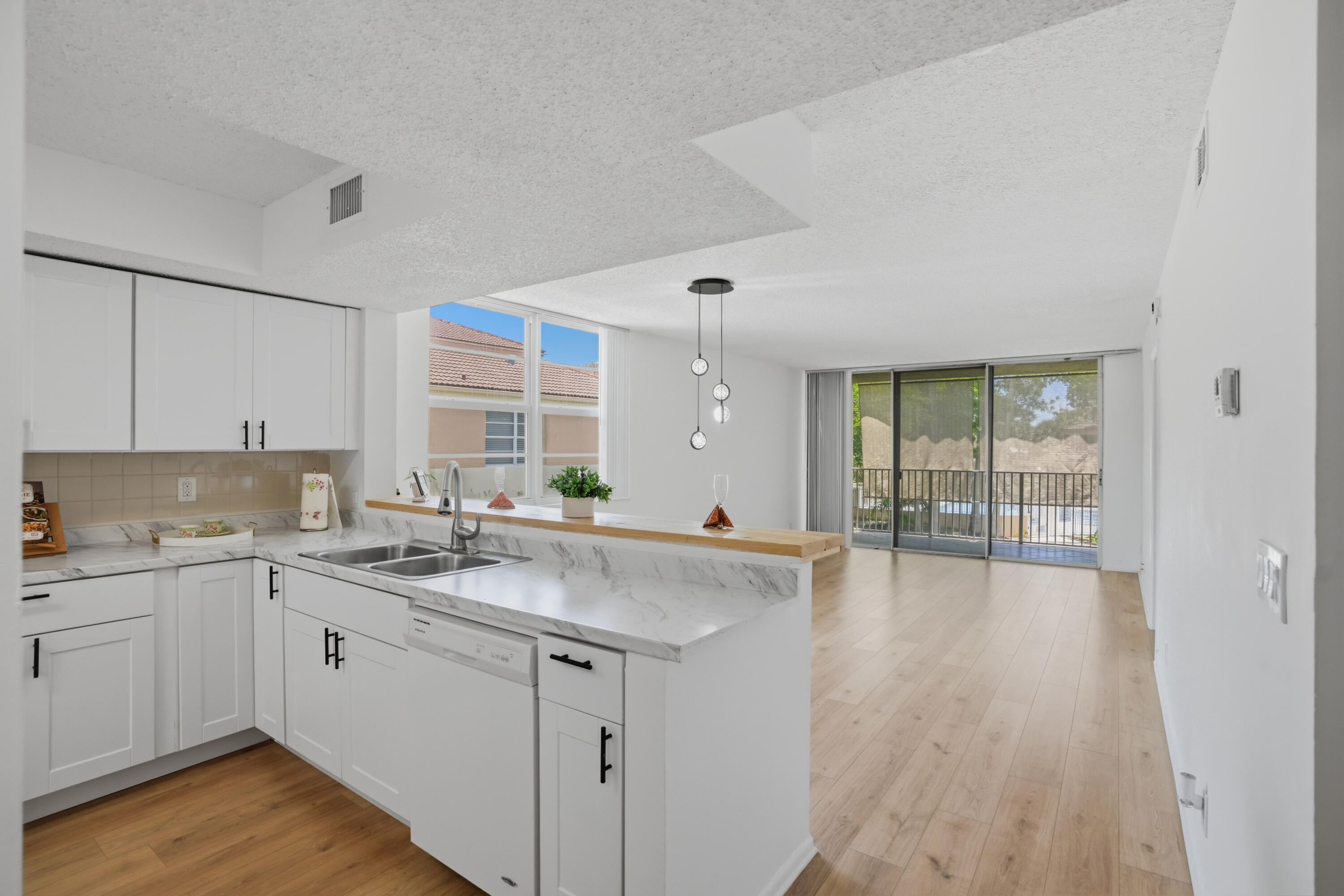 CORAL SPRINGS ESTATE TOWNHOMES - Residential