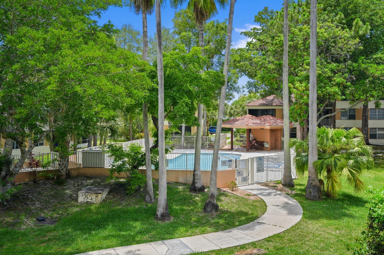 CORAL SPRINGS ESTATE TOWNHOMES - Residential