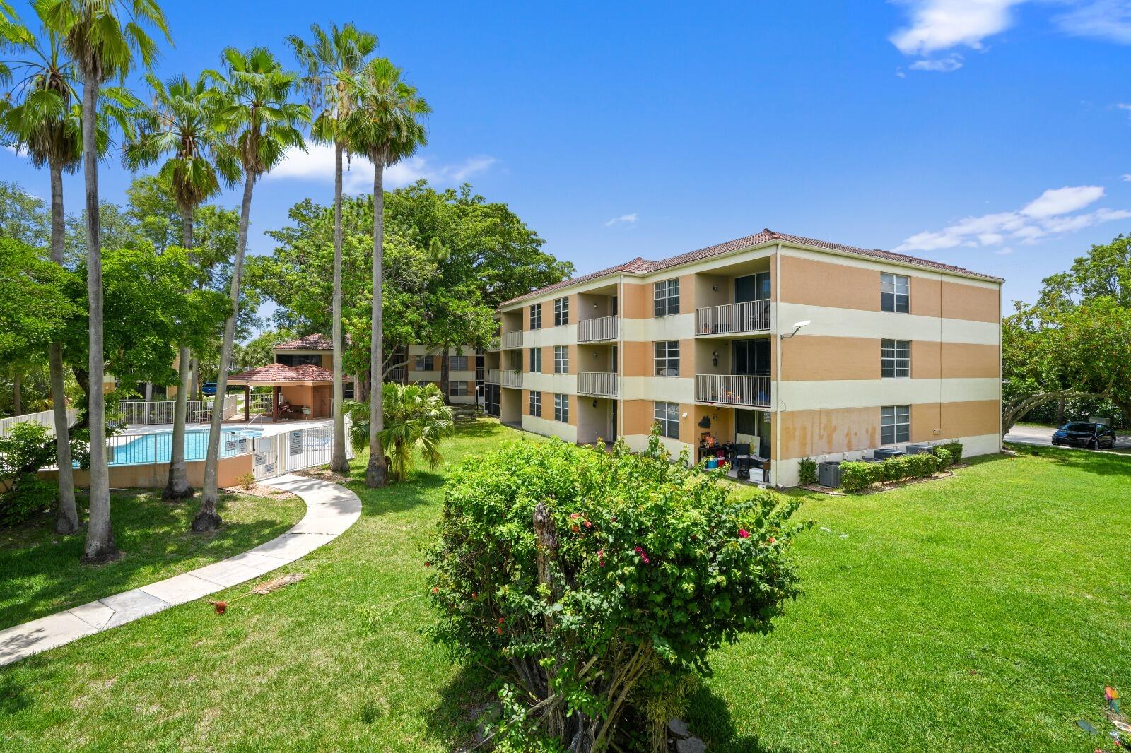 CORAL SPRINGS ESTATE TOWNHOMES - Residential