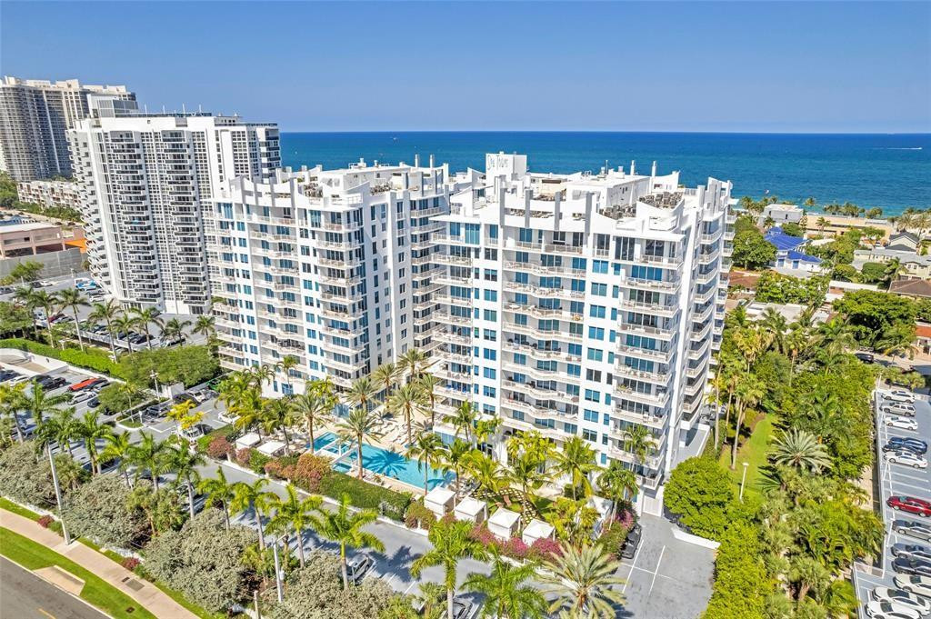 Gorgeous 2/2 + den with bed corner unit at prestigious SAPPHIRE. Bright and airy 3rd floor SW facing unit with oversized balcony, tiles throughout and gourmet kitchen. Washer/dryer in unit. Offered for annual or short term lease, min 4 months. SAPPHIRE offers 24-hour security, valet, heated pool, fitness, spa, wine room, storage locker, business center, and party/event space. Close to beach, Intracoastal, fine dining, shopping, nightlife.