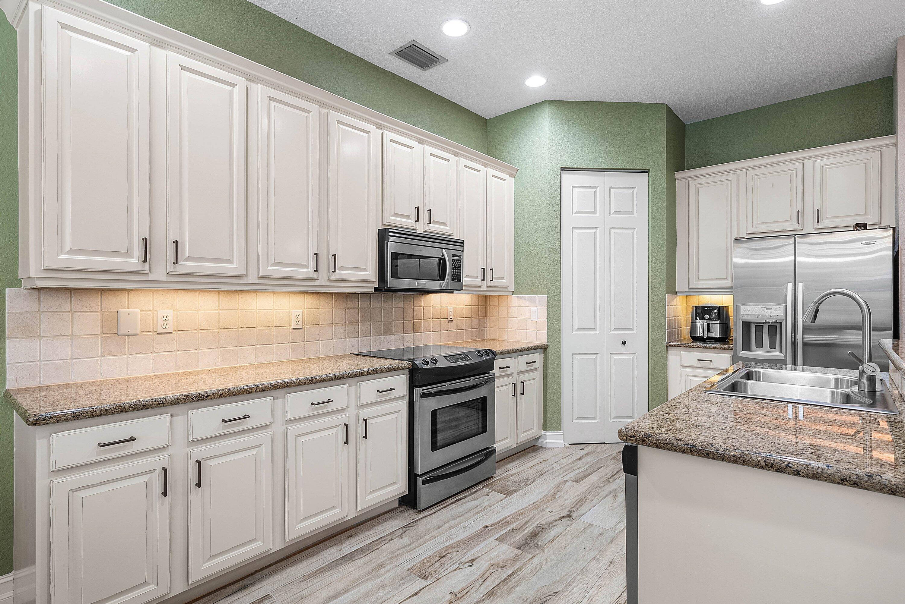 CANYON LAKES - Residential